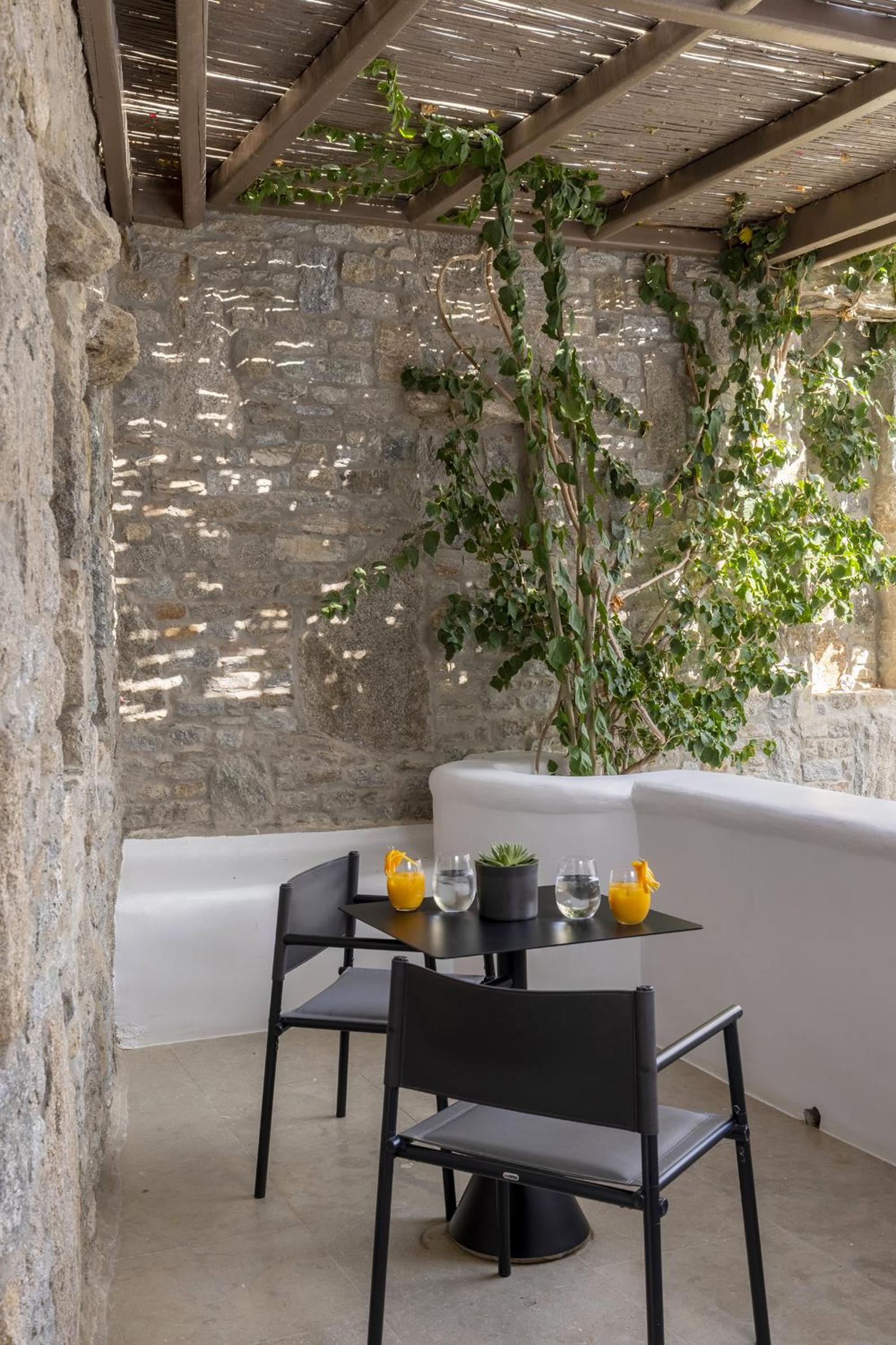 STONE Suite with Private Pool and Garden View - Photo 12