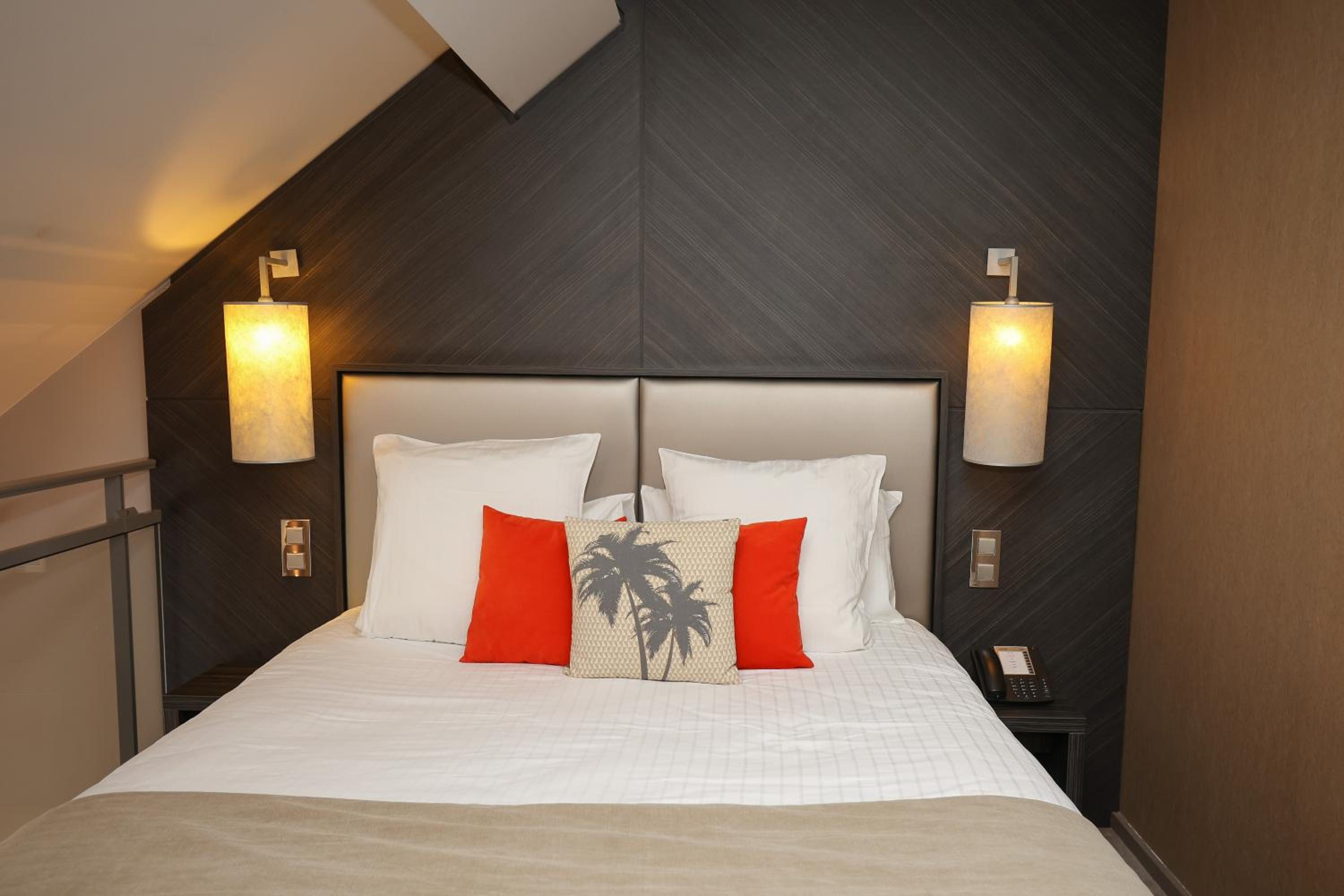 Standard Double Room - Photo 9