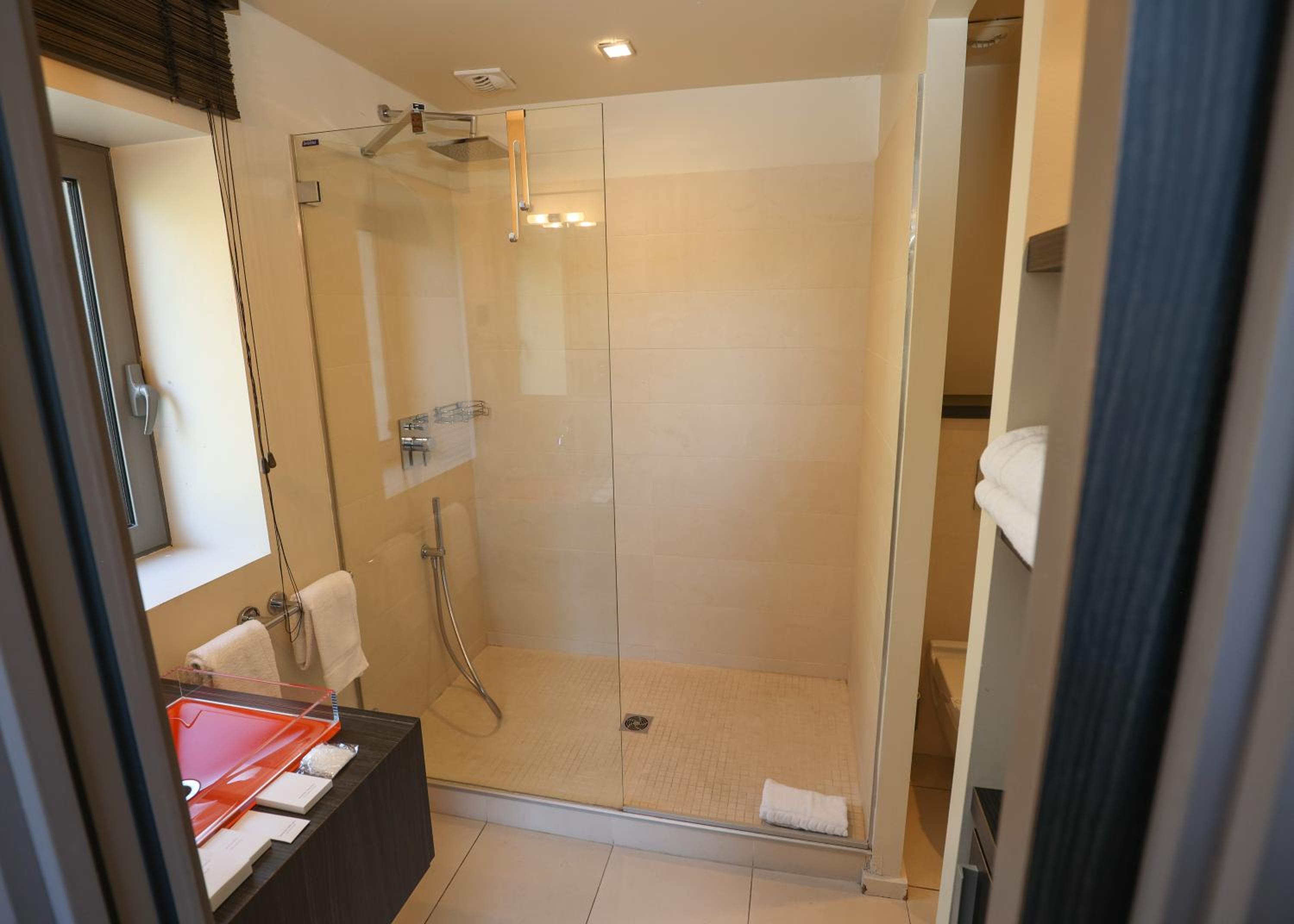 Standard Double Room - Photo 8