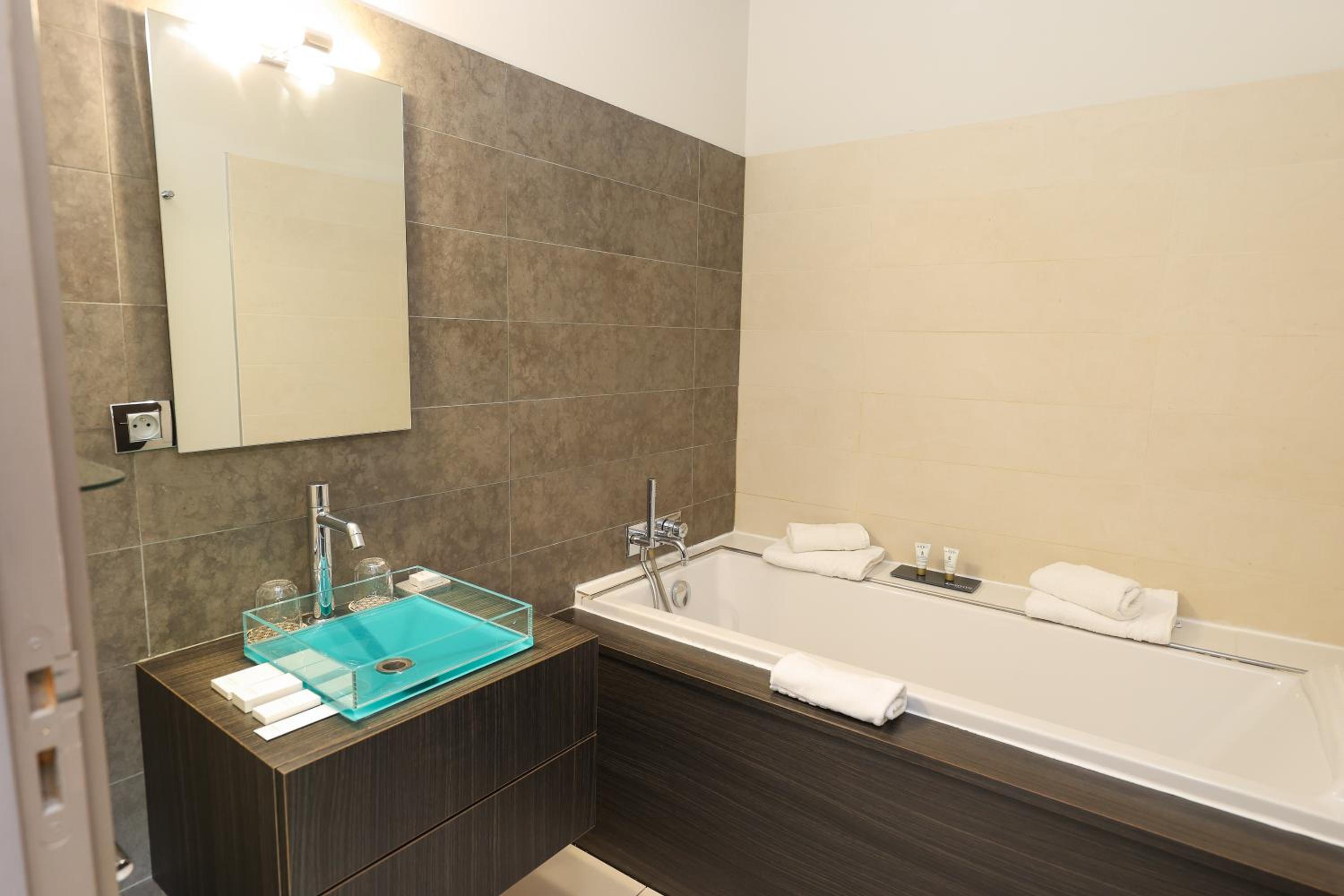 Standard Double Room - Photo 2