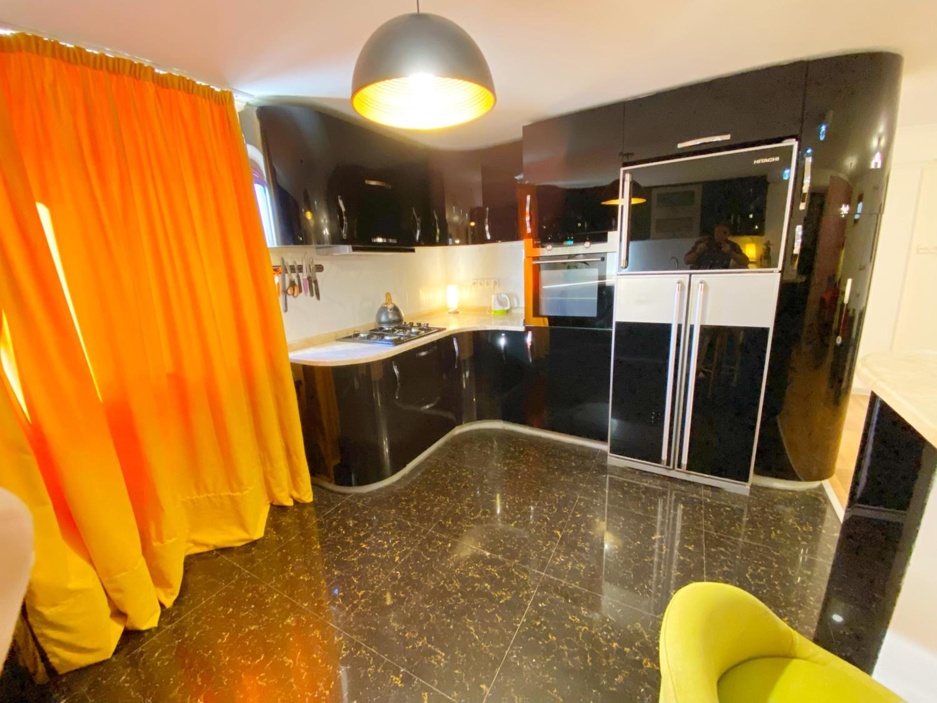 Deluxe King Suite - Photo 6