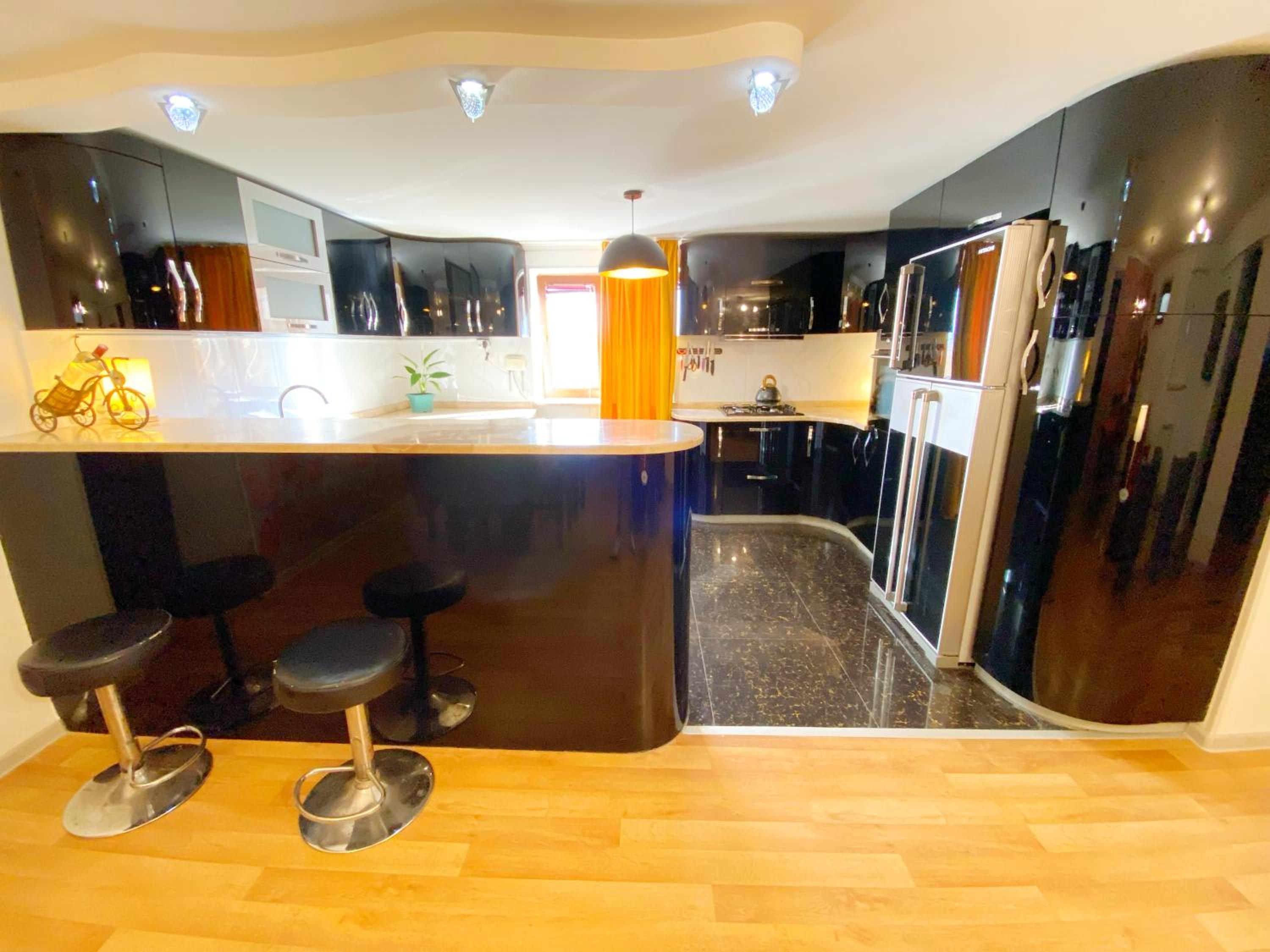 Deluxe King Suite - Photo 11
