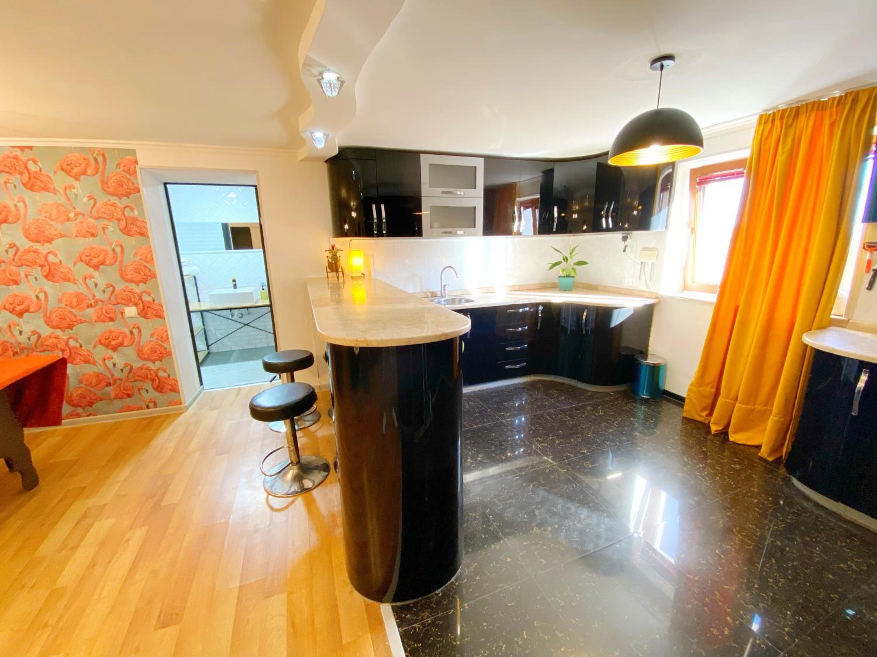 Deluxe King Suite - Photo 9