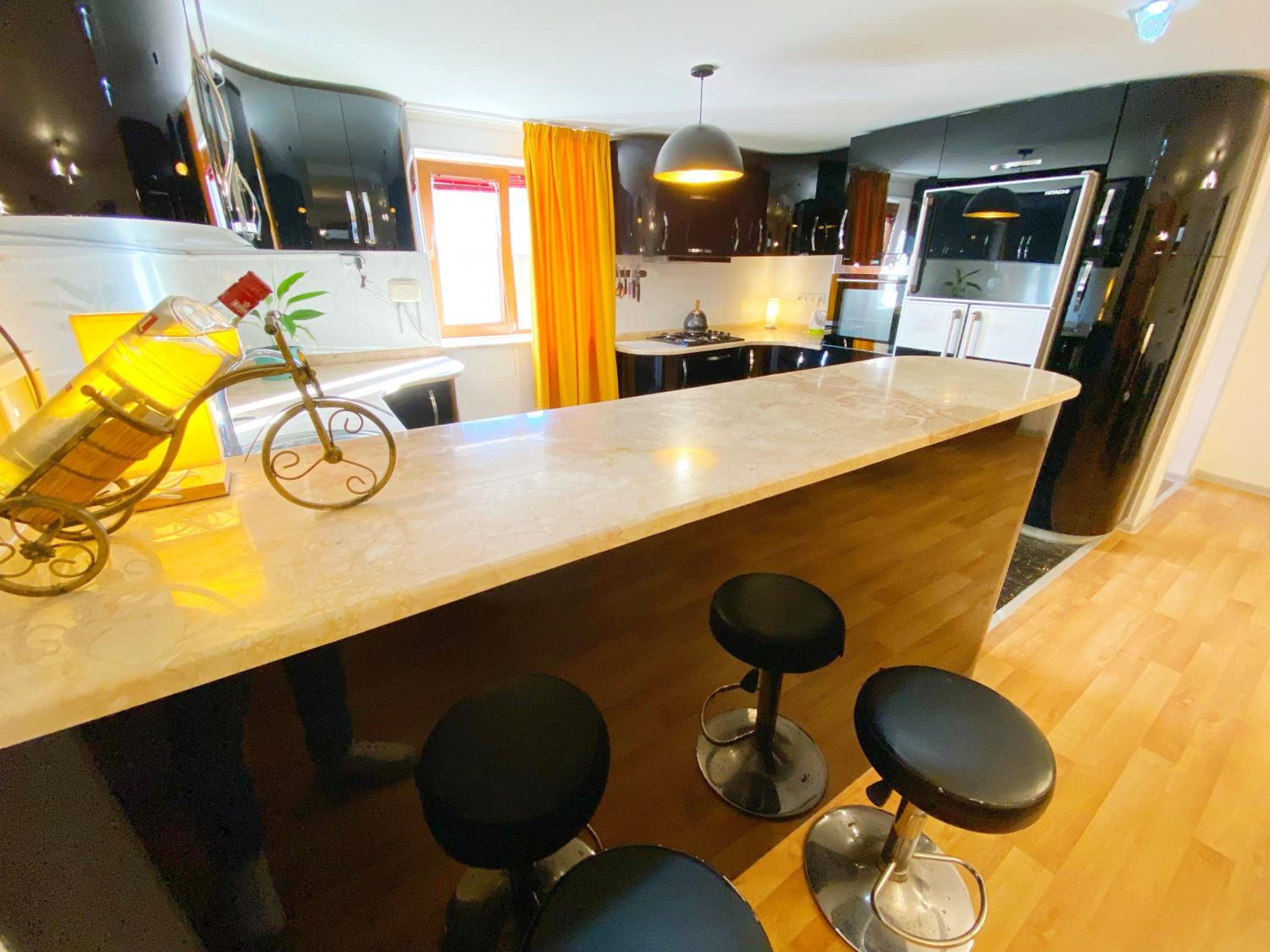 Deluxe King Suite - Photo 3