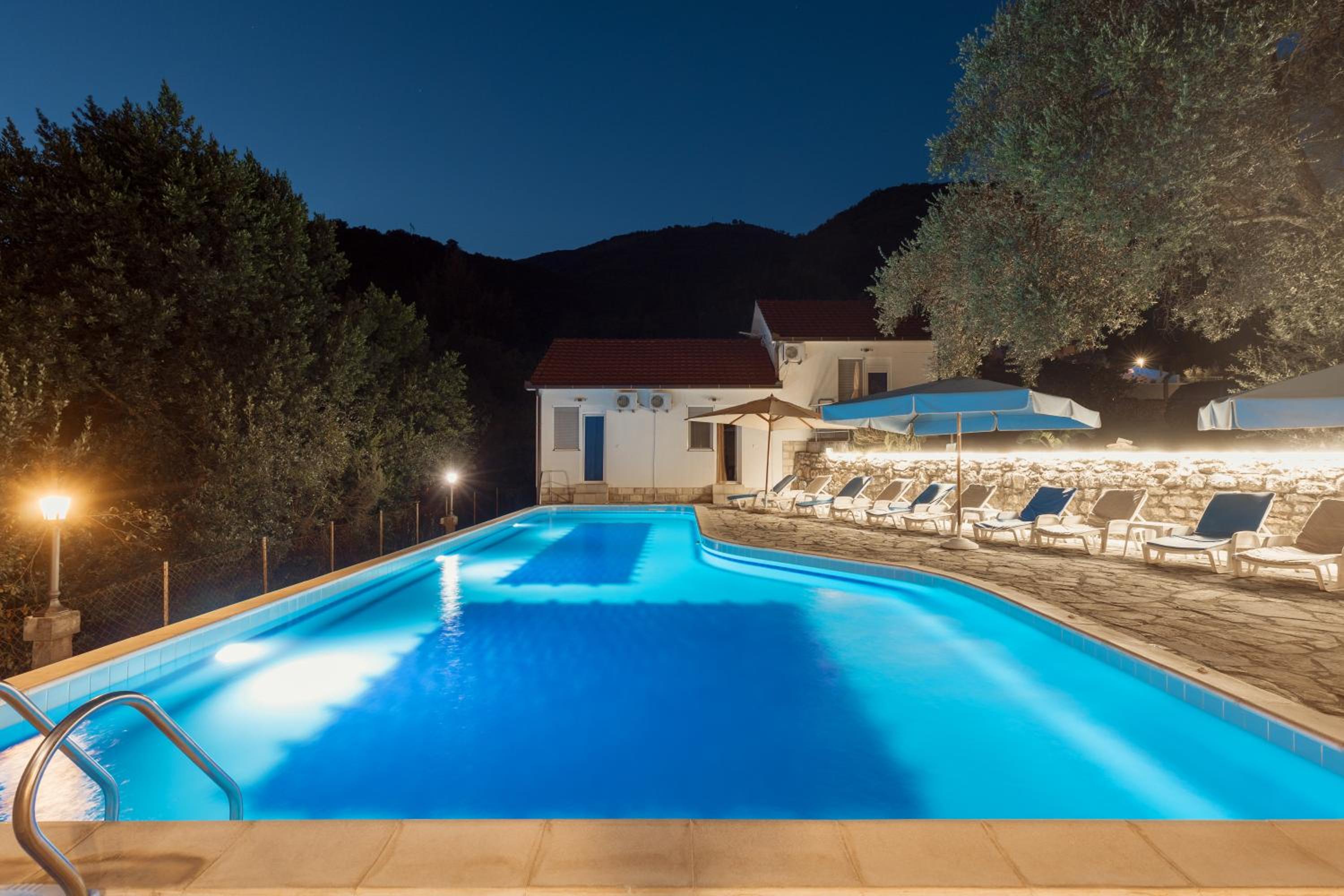 Studio with Pool View photo 2