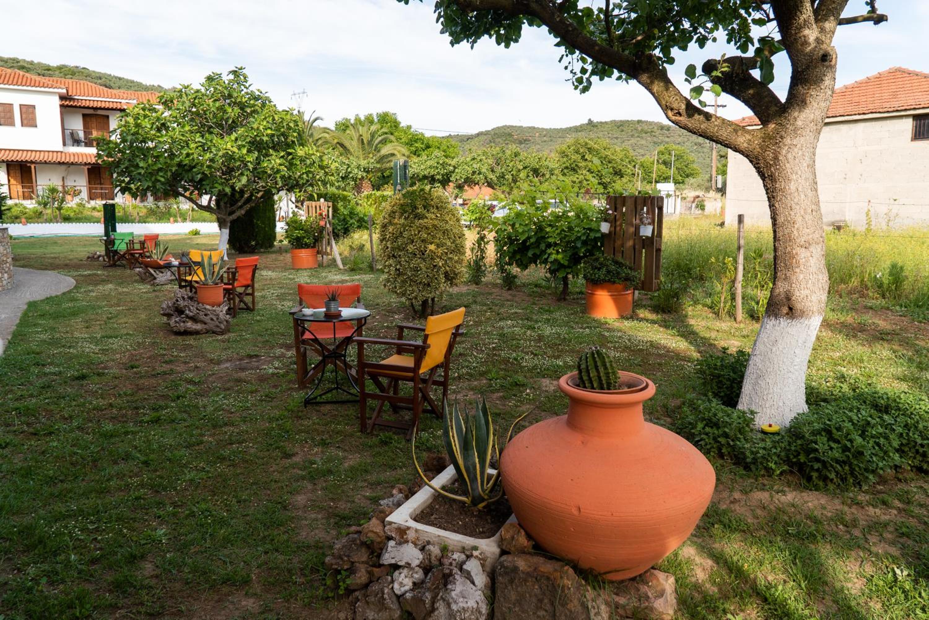 Double Room with Garden View - Photo 2