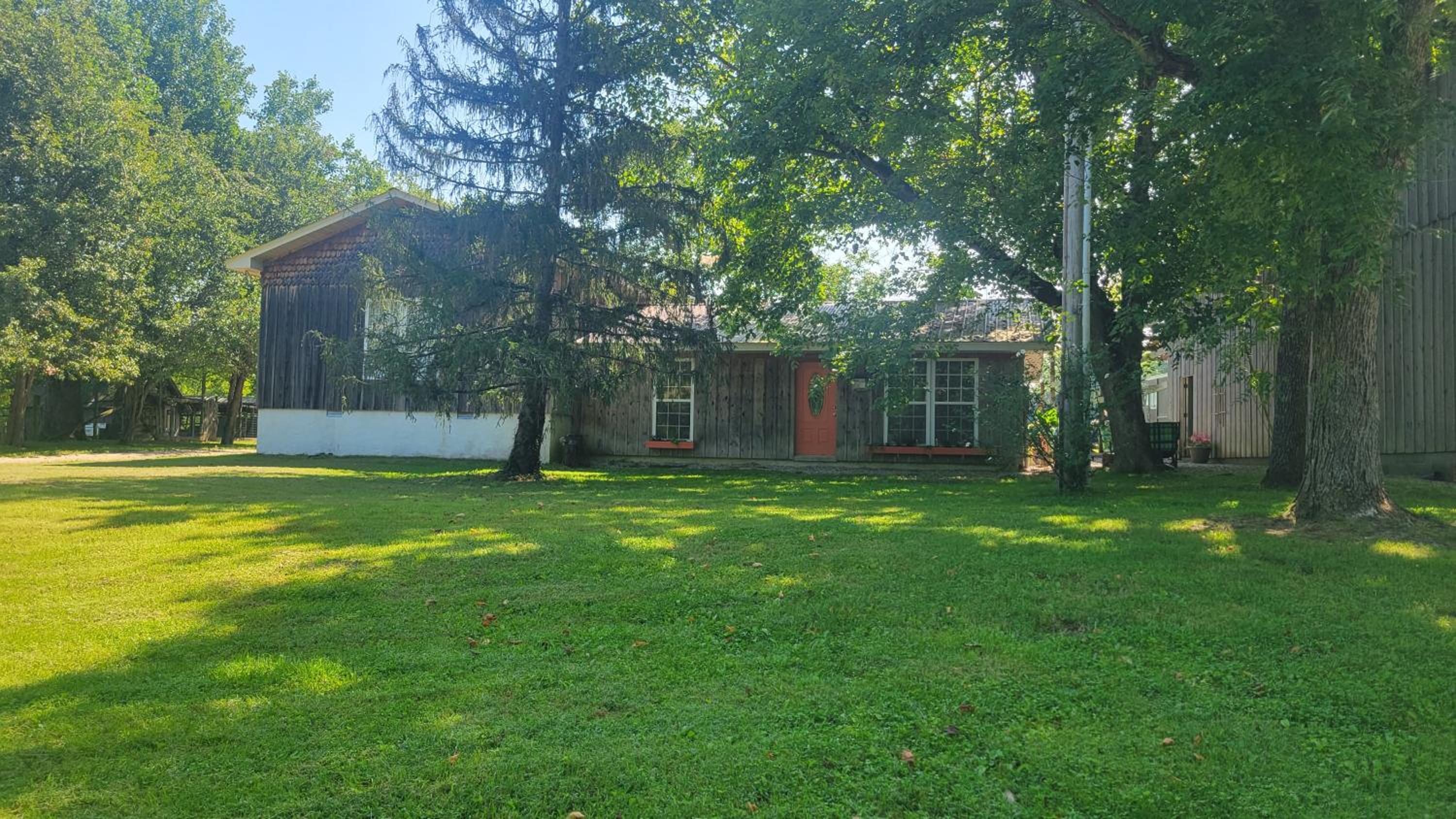 Two-Bedroom House - Photo 3