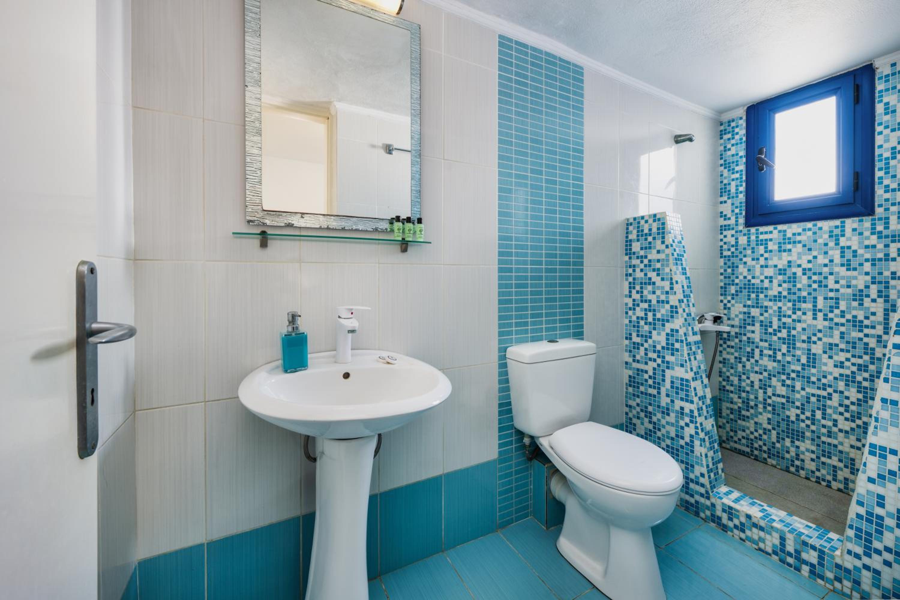 Studio (3 Adults) - Photo 12