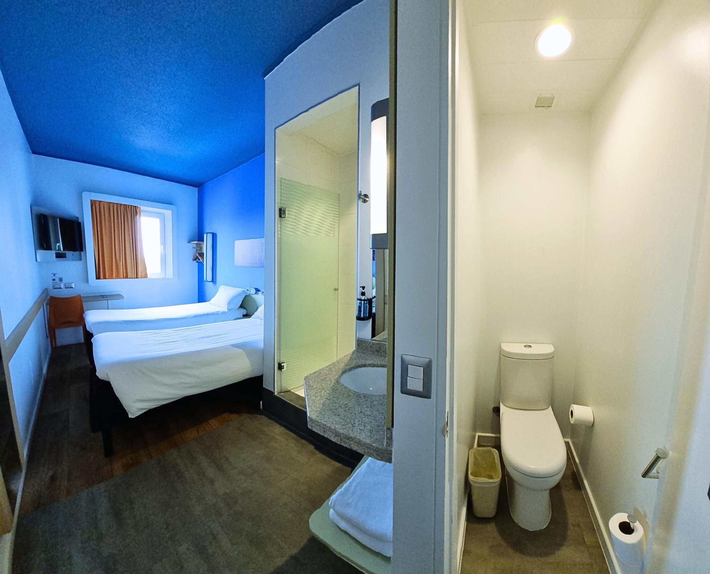 Standard Twin Room photo 1