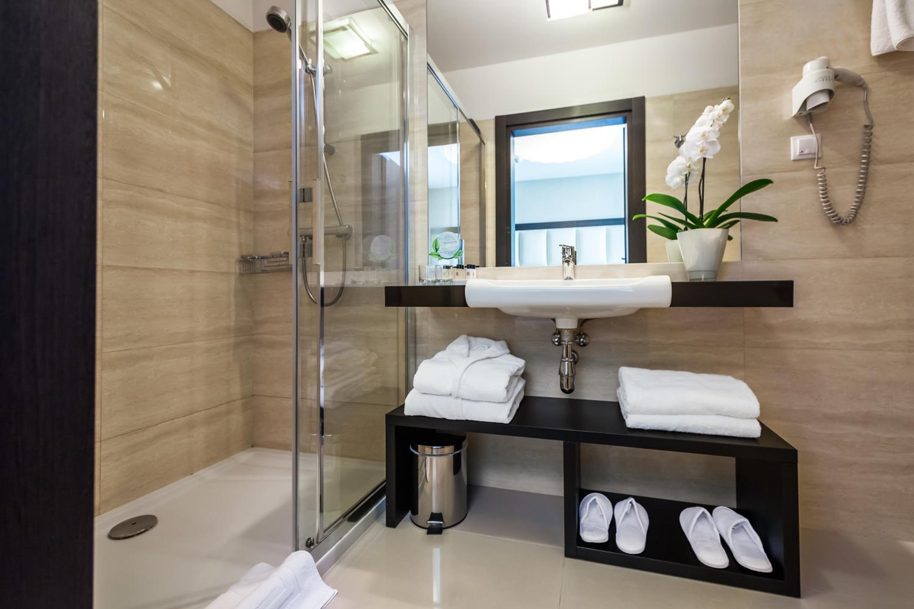 Double Room - Photo 8