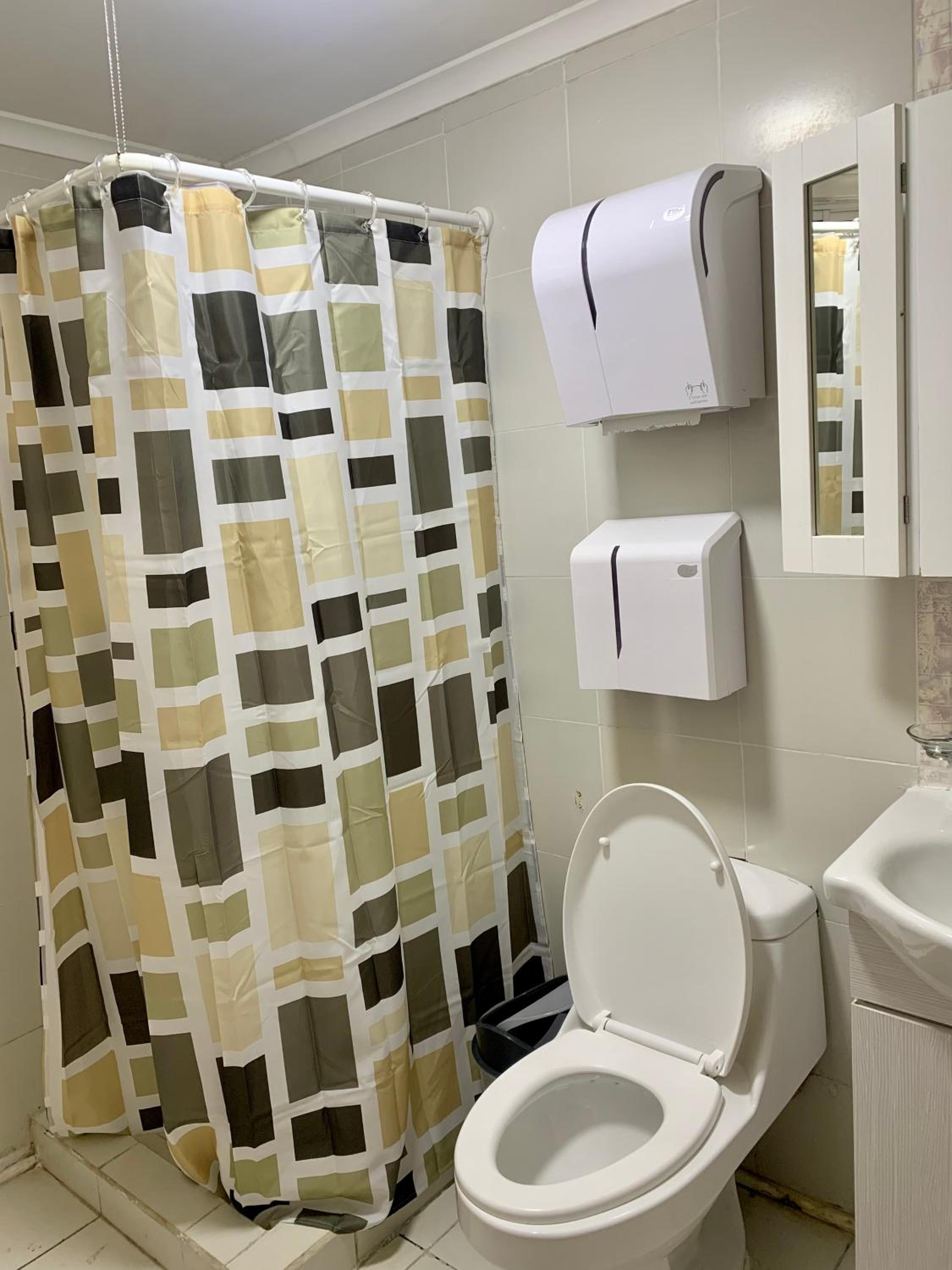 Family Room with Private Bathroom photo 2