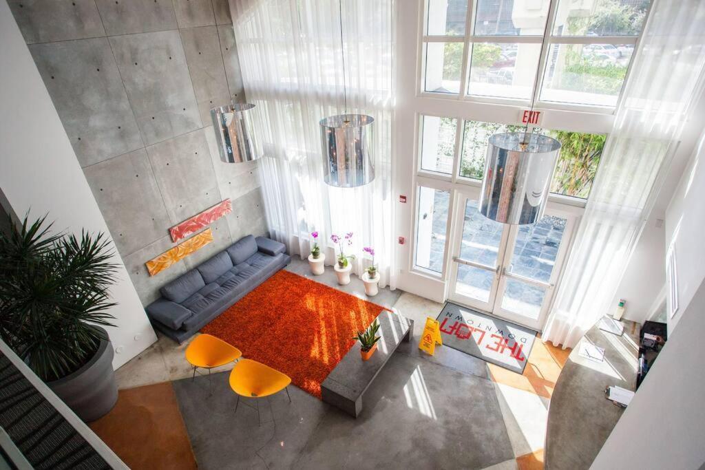 Apartment with Balcony photo 2