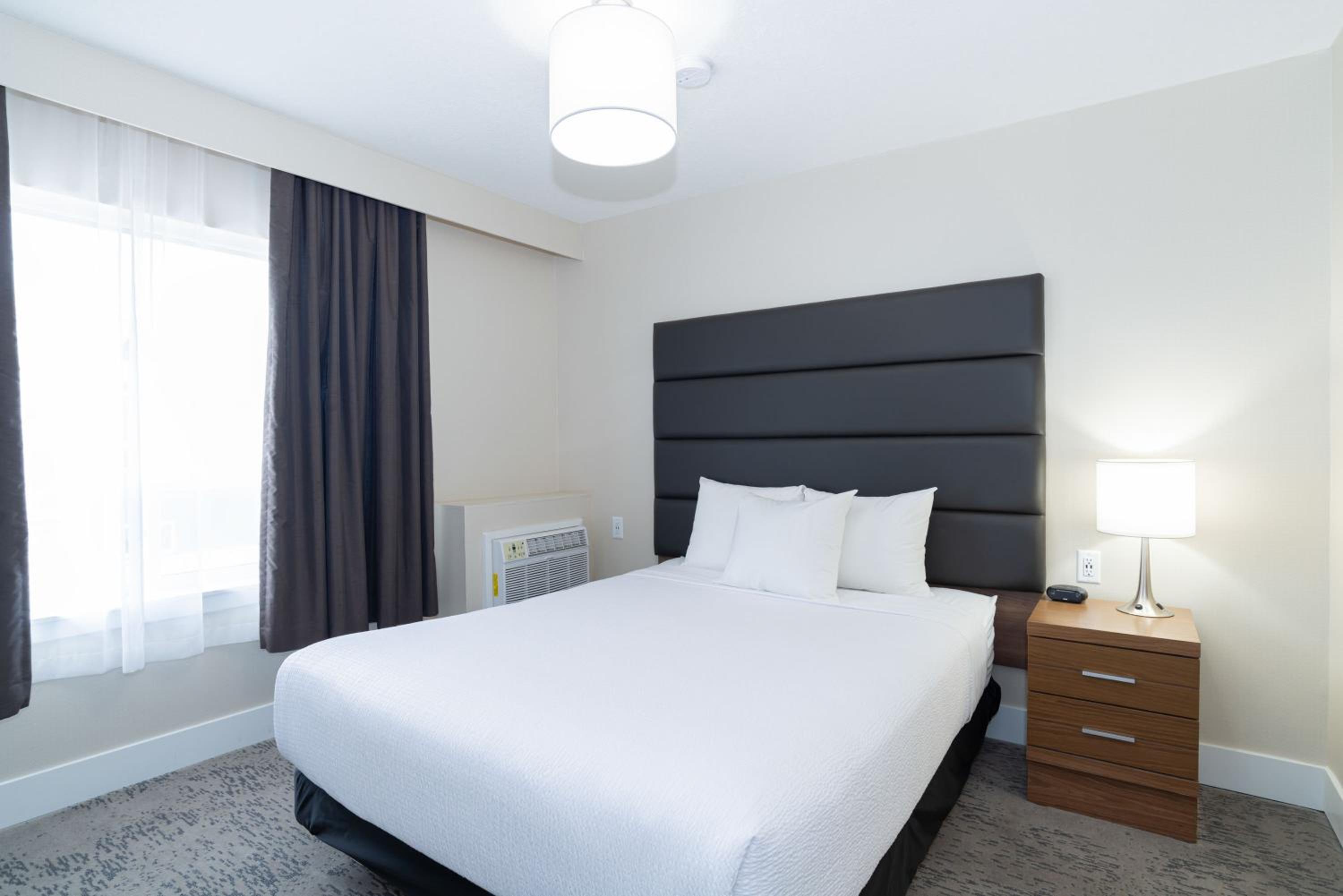 Grand Suite, 1 Queen Bed, Sofa Bed, Kitchenette - Photo 1