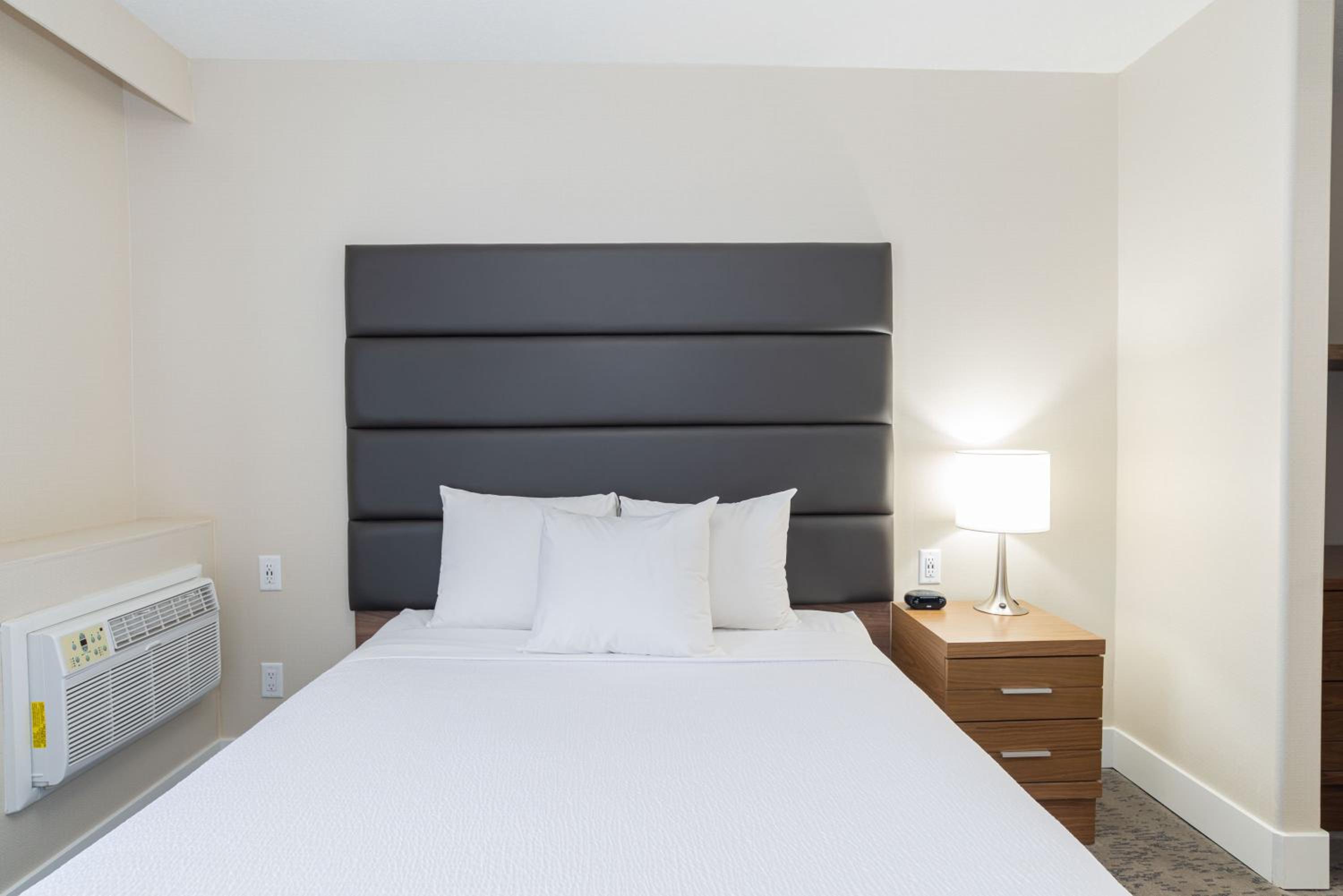 Grand Suite, 1 Queen Bed, Sofa Bed, Kitchenette - Photo 5