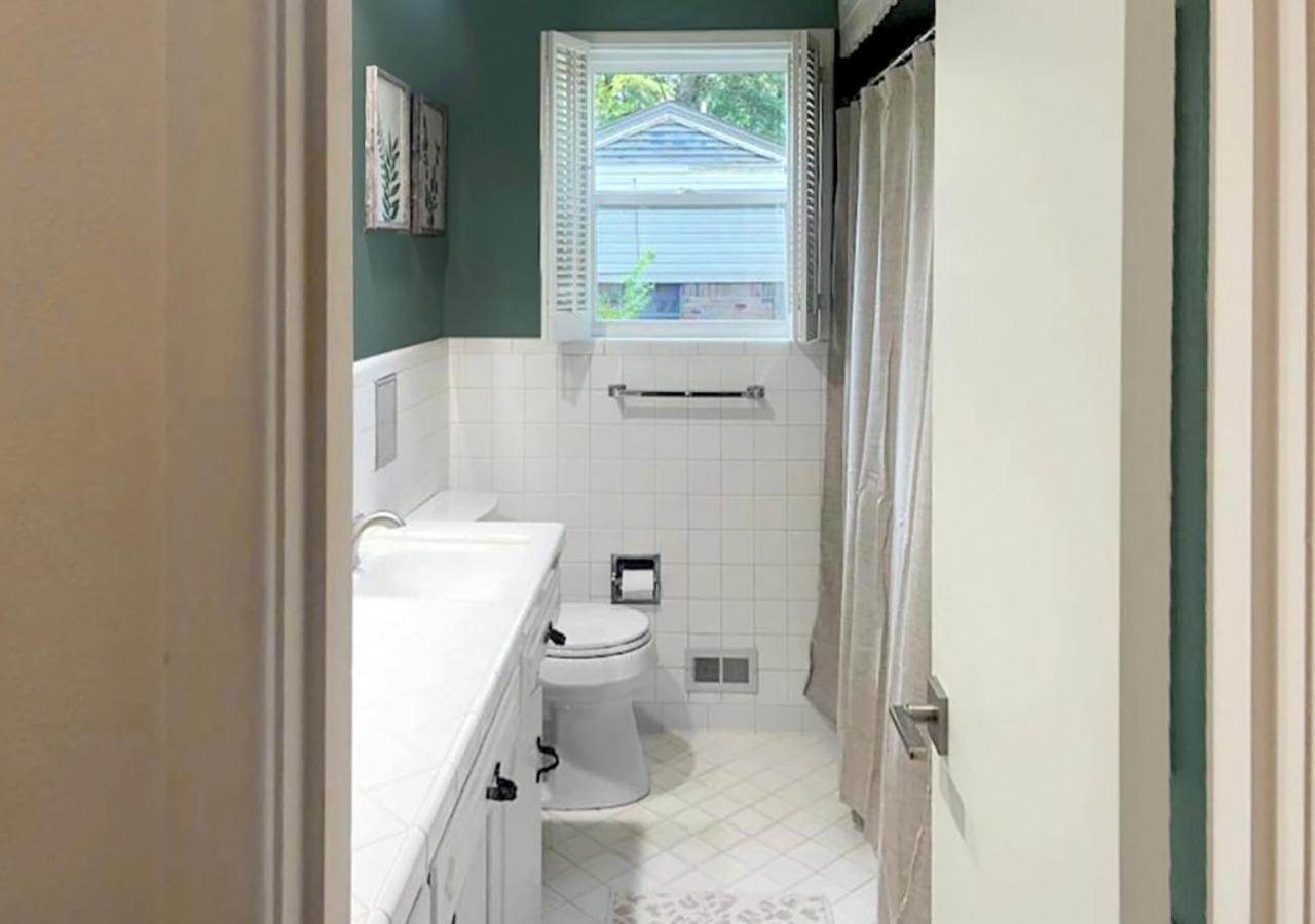 Three-Bedroom House photo 3