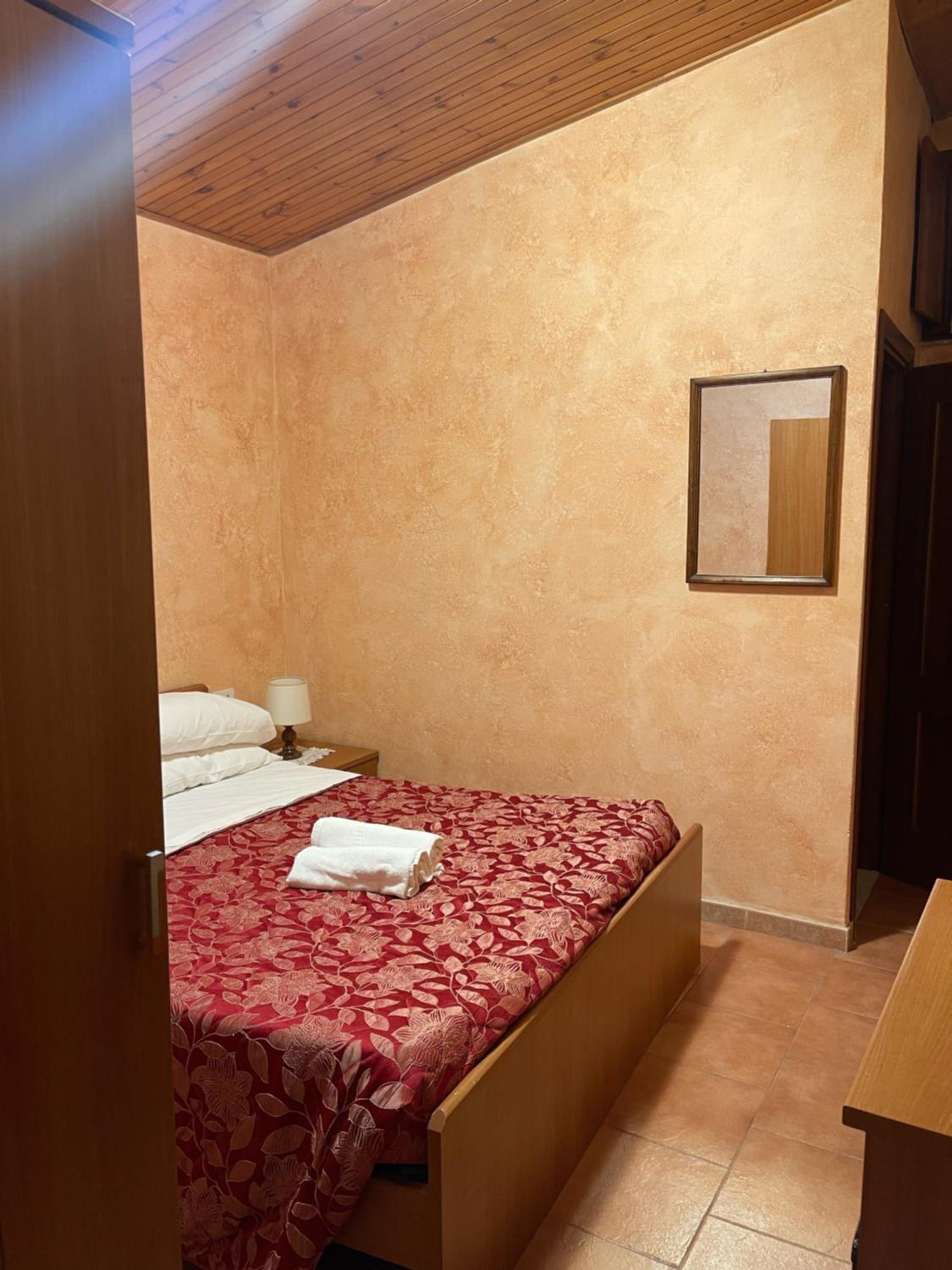 Economy Double Room photo 2