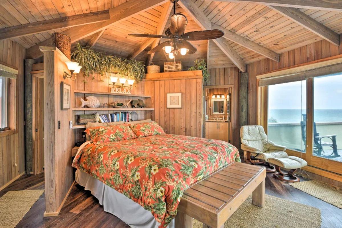 Five-Bedroom House photo 3