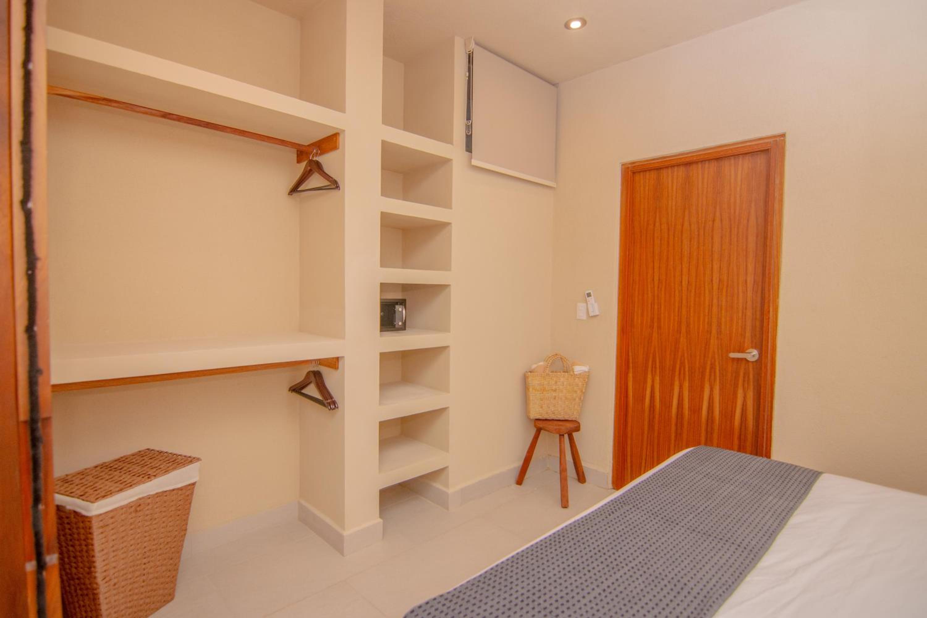 Apartment with Sea View - Photo 6