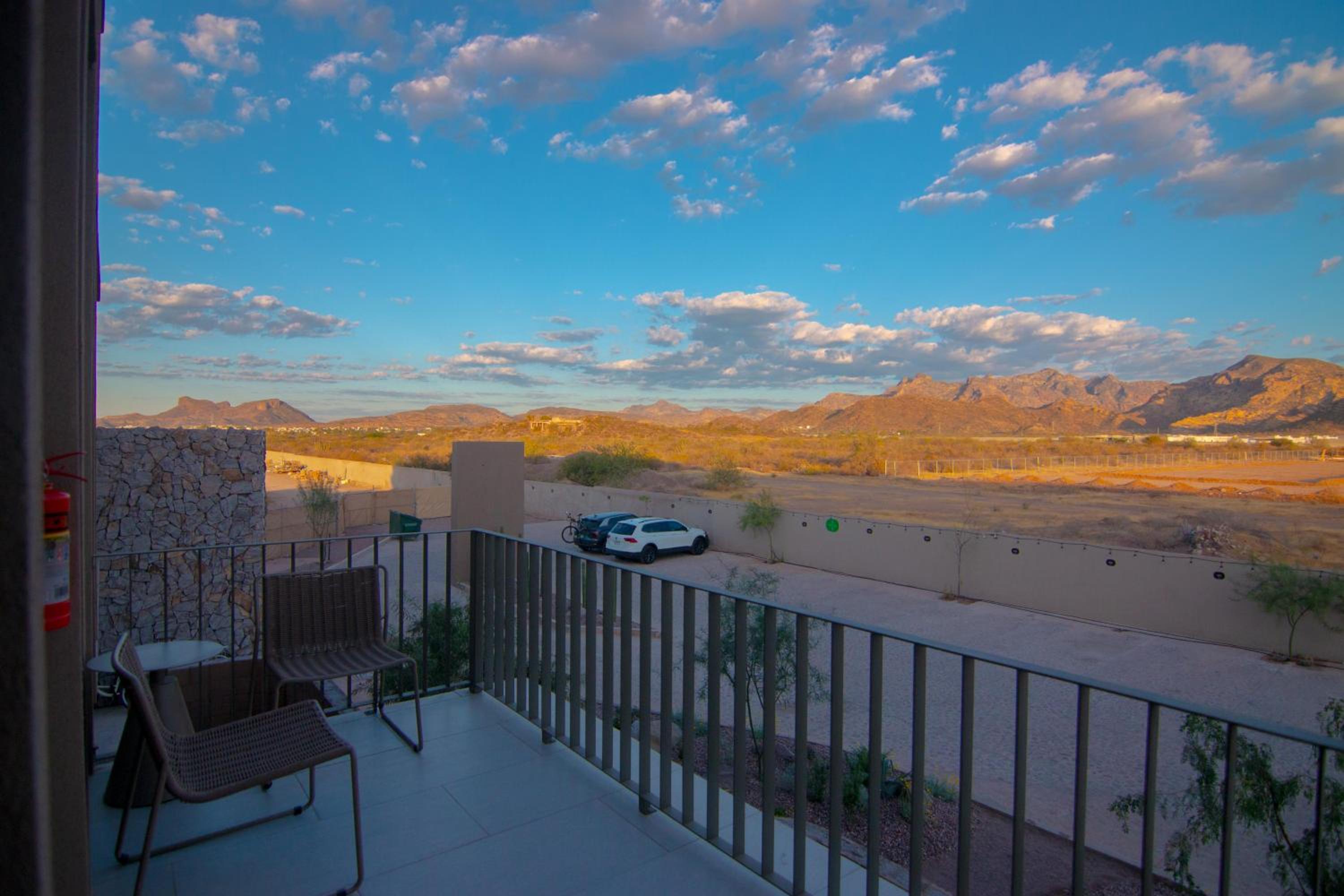 Apartment with Mountain View - Photo 7
