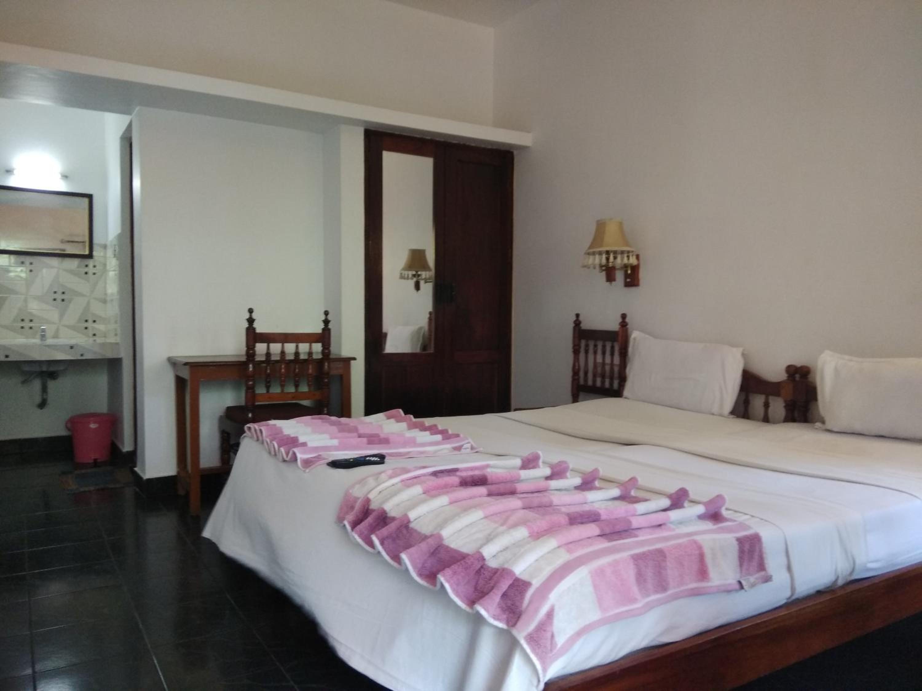 Standard Double or Twin Room - Photo 4