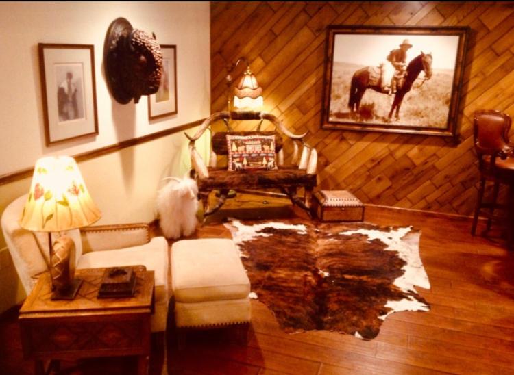 Deluxe King Suite photo 1