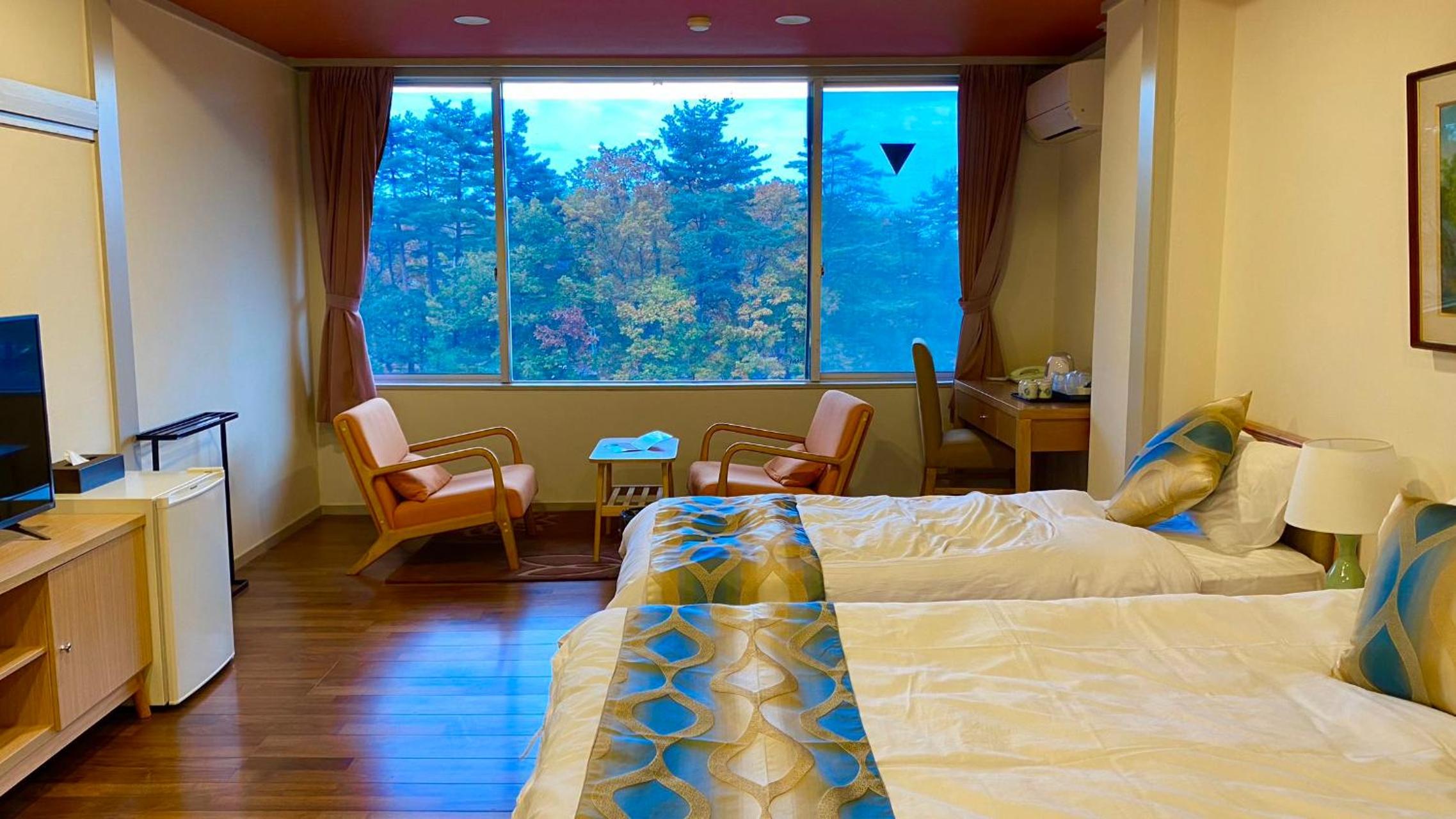 Twin Room with Private Bathroom - Photo 7