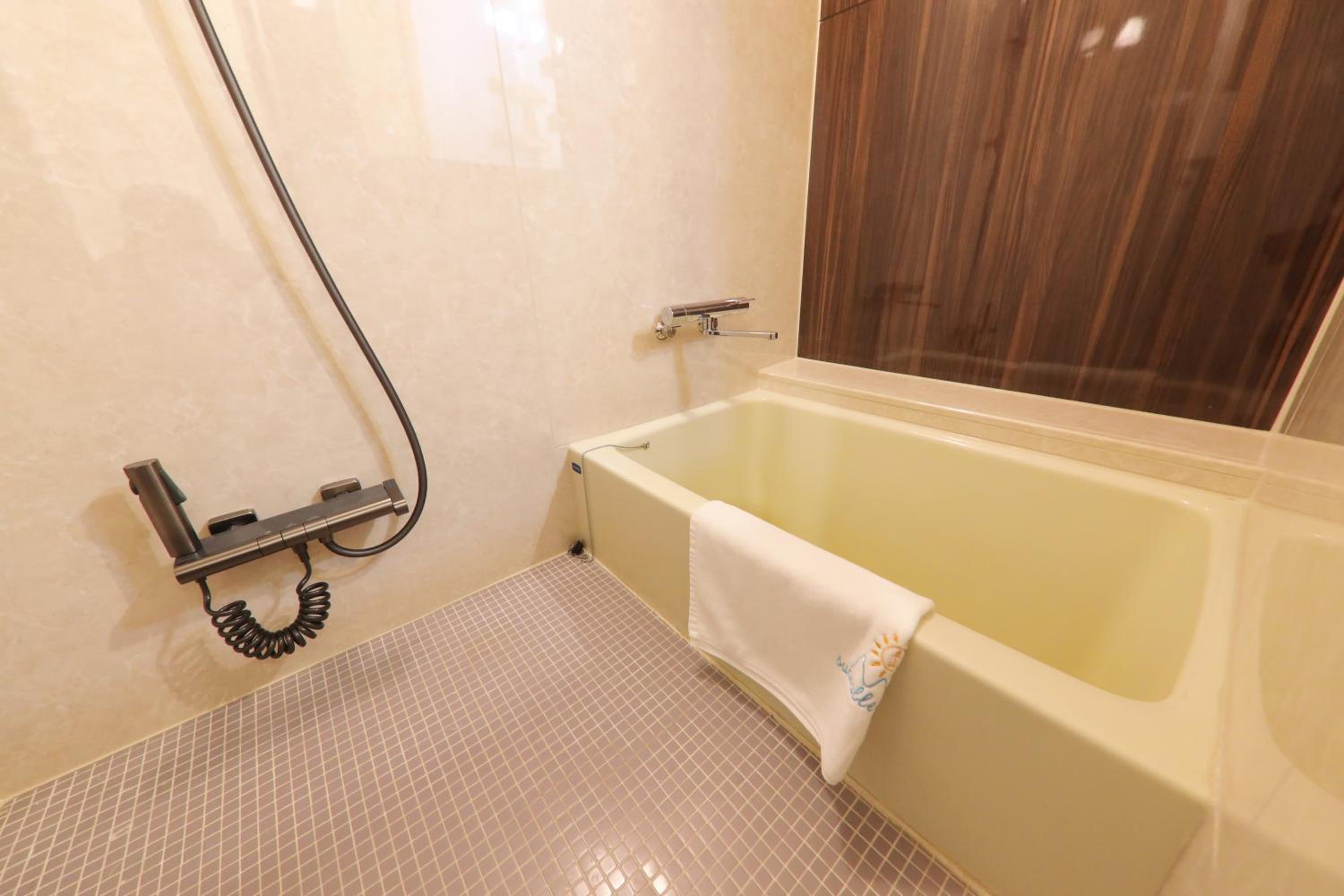 Twin Room with Private Bathroom - Photo 5