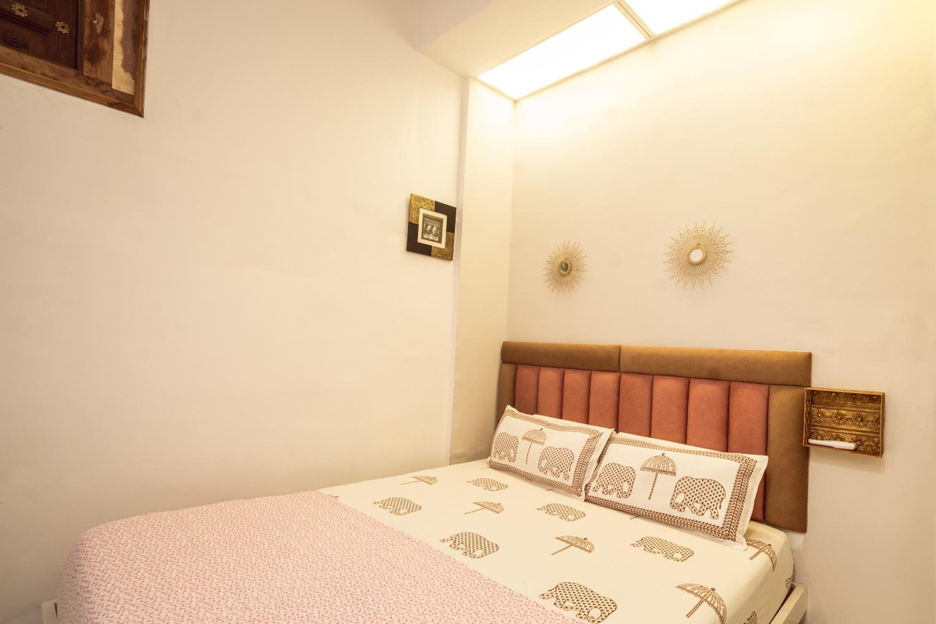 Deluxe Room - Photo 2