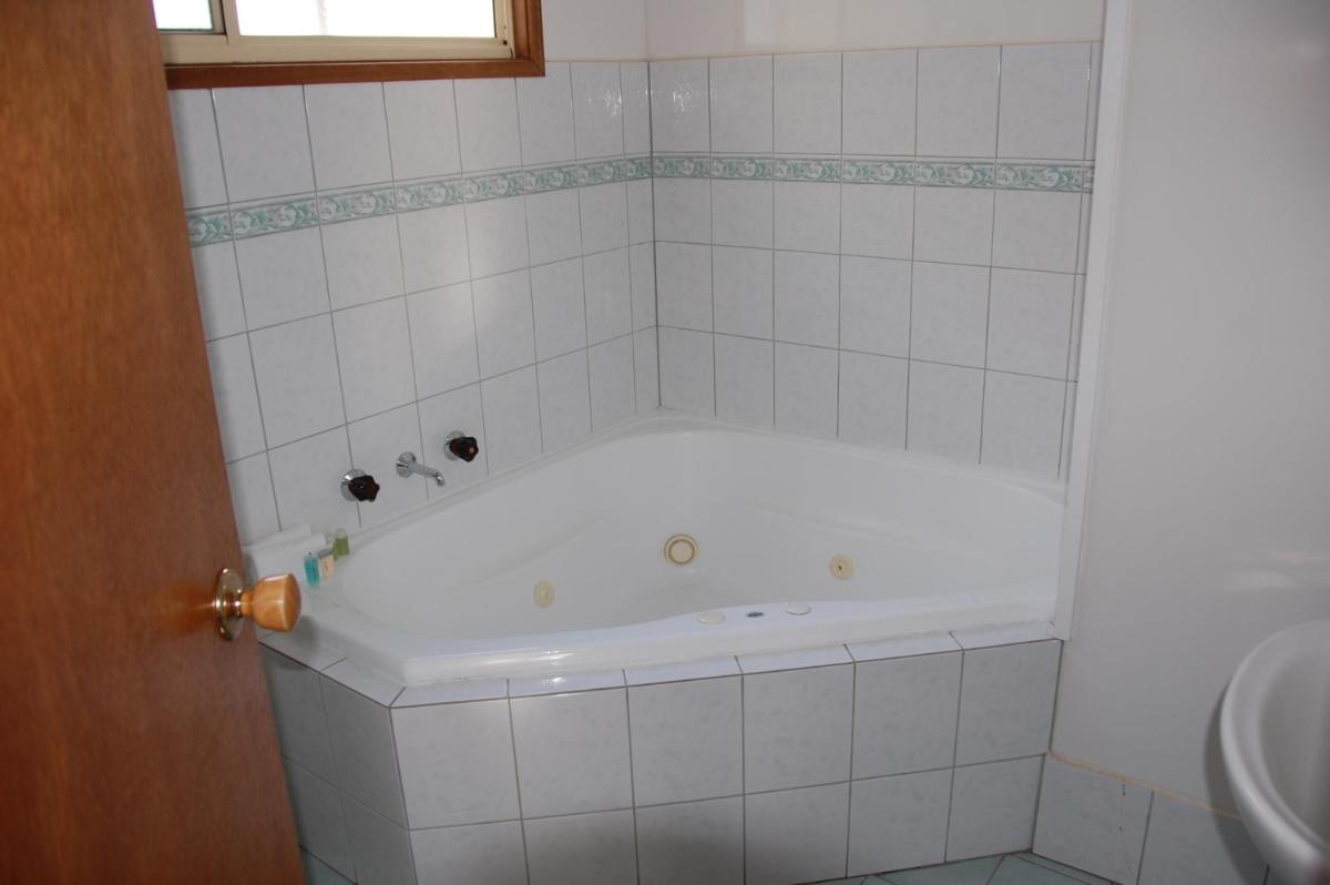 Two-Bedroom Villa with Spa Bath photo 2
