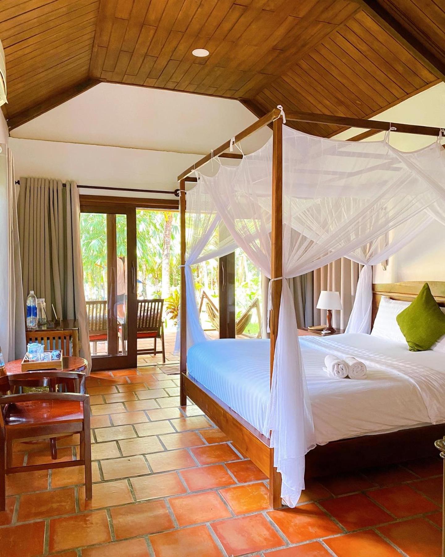 Bungalow with Sea View