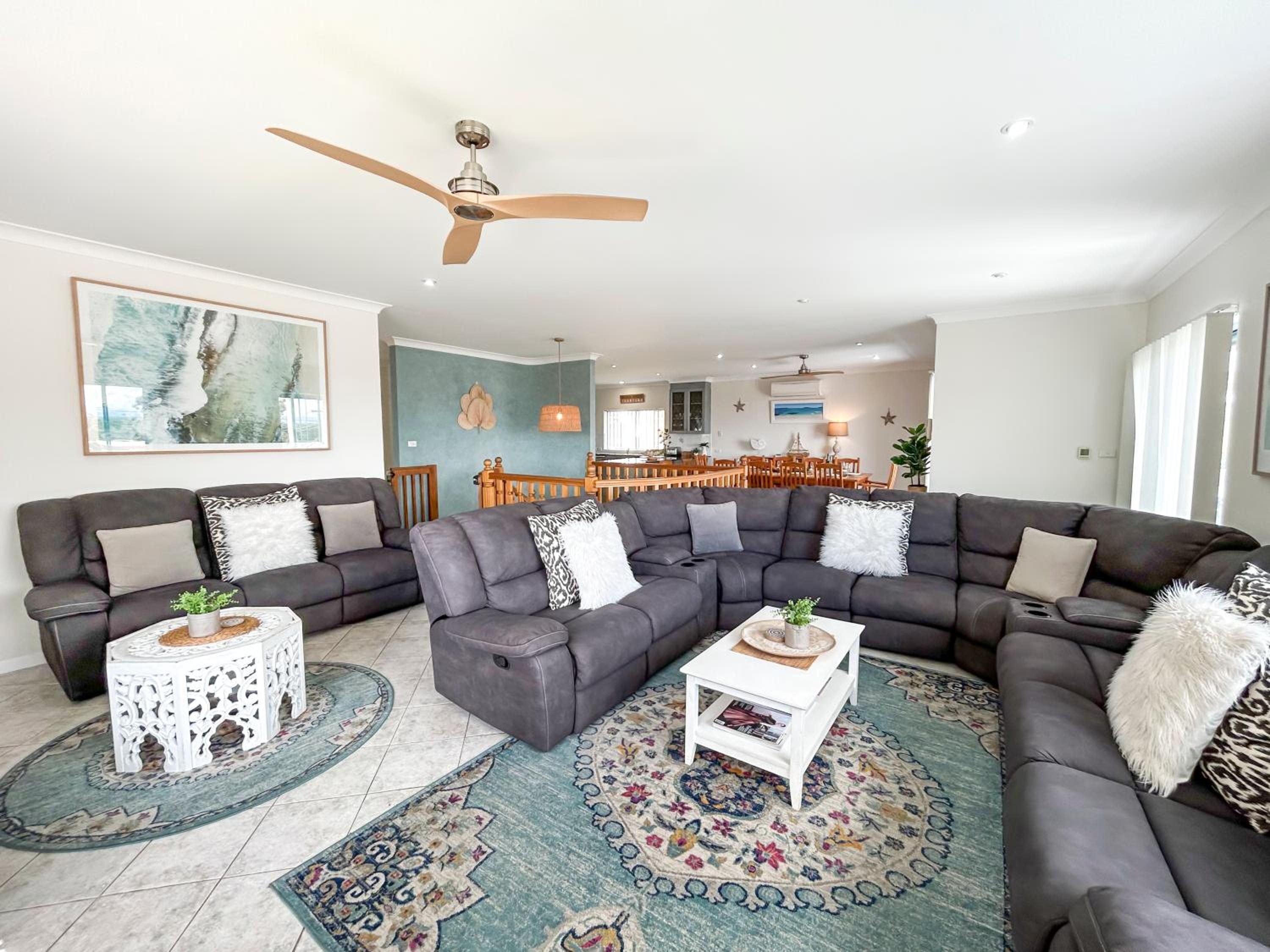 Six-Bedroom House photo 1