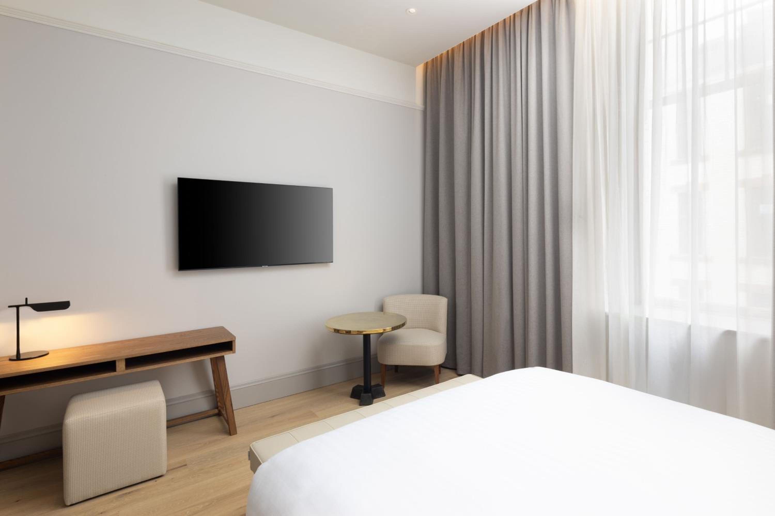 Classic King Room - Photo 8