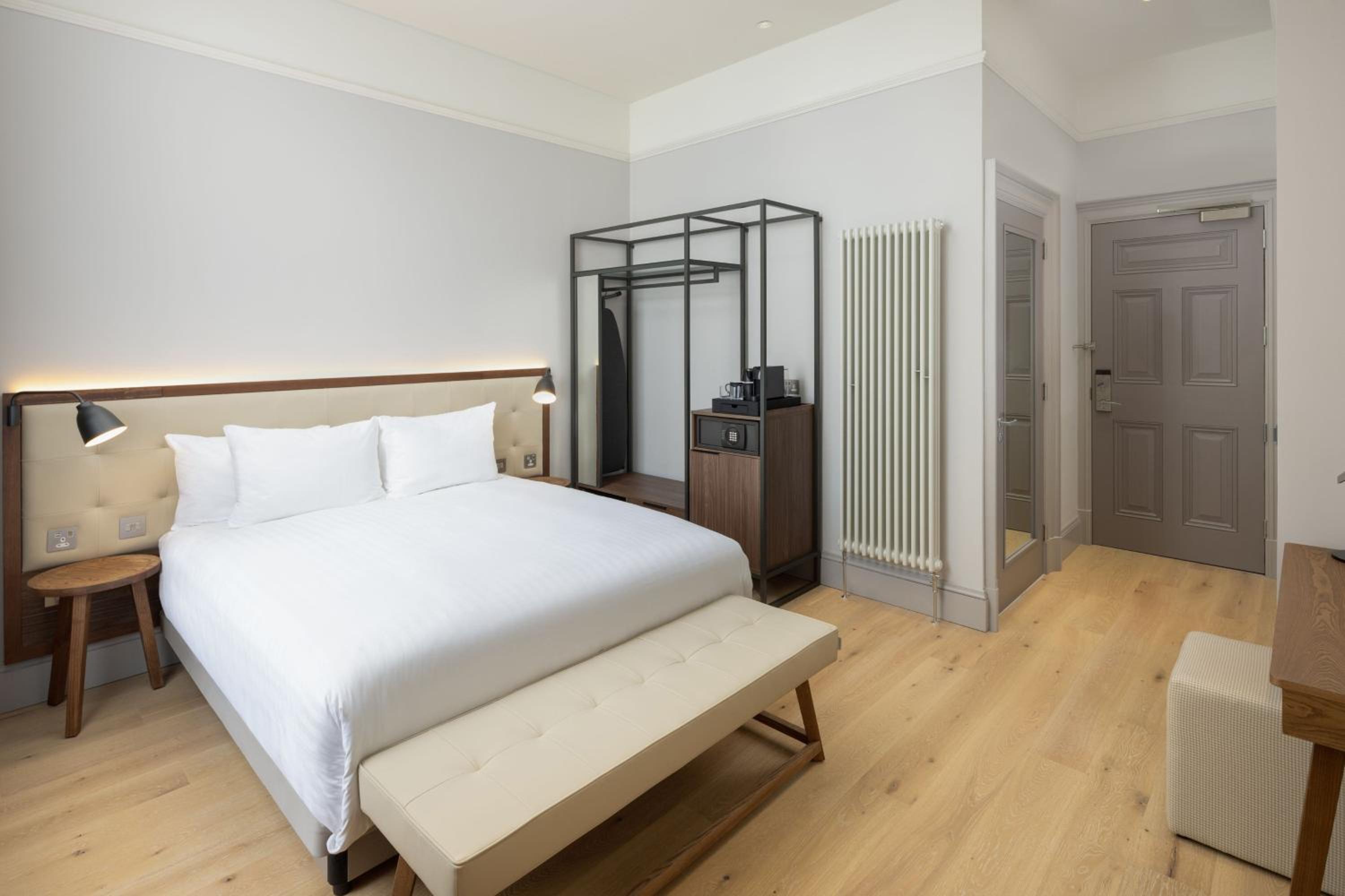 Classic King Room - Photo 6