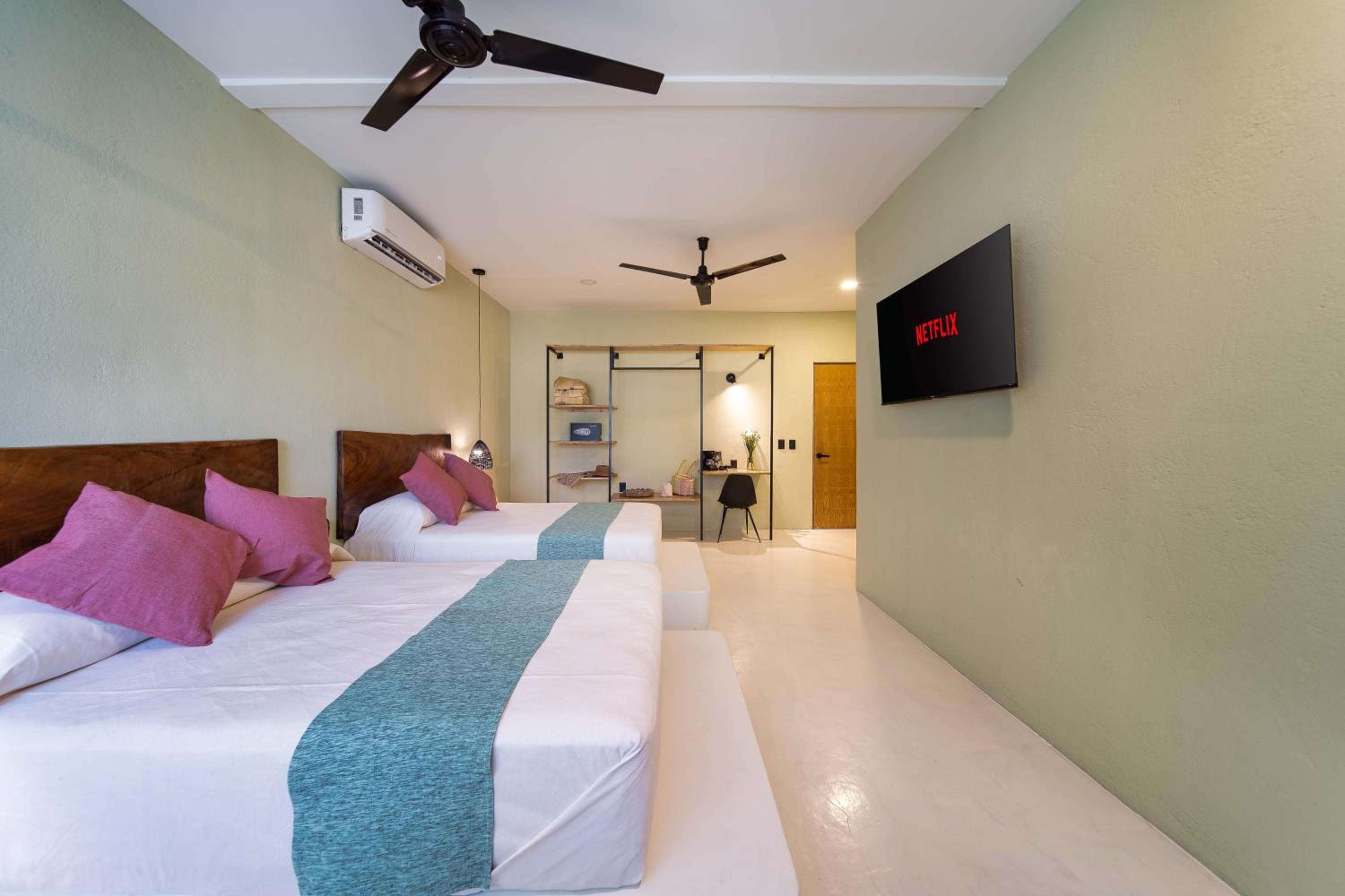 Deluxe Queen Room with Two Queen Beds - Photo 6