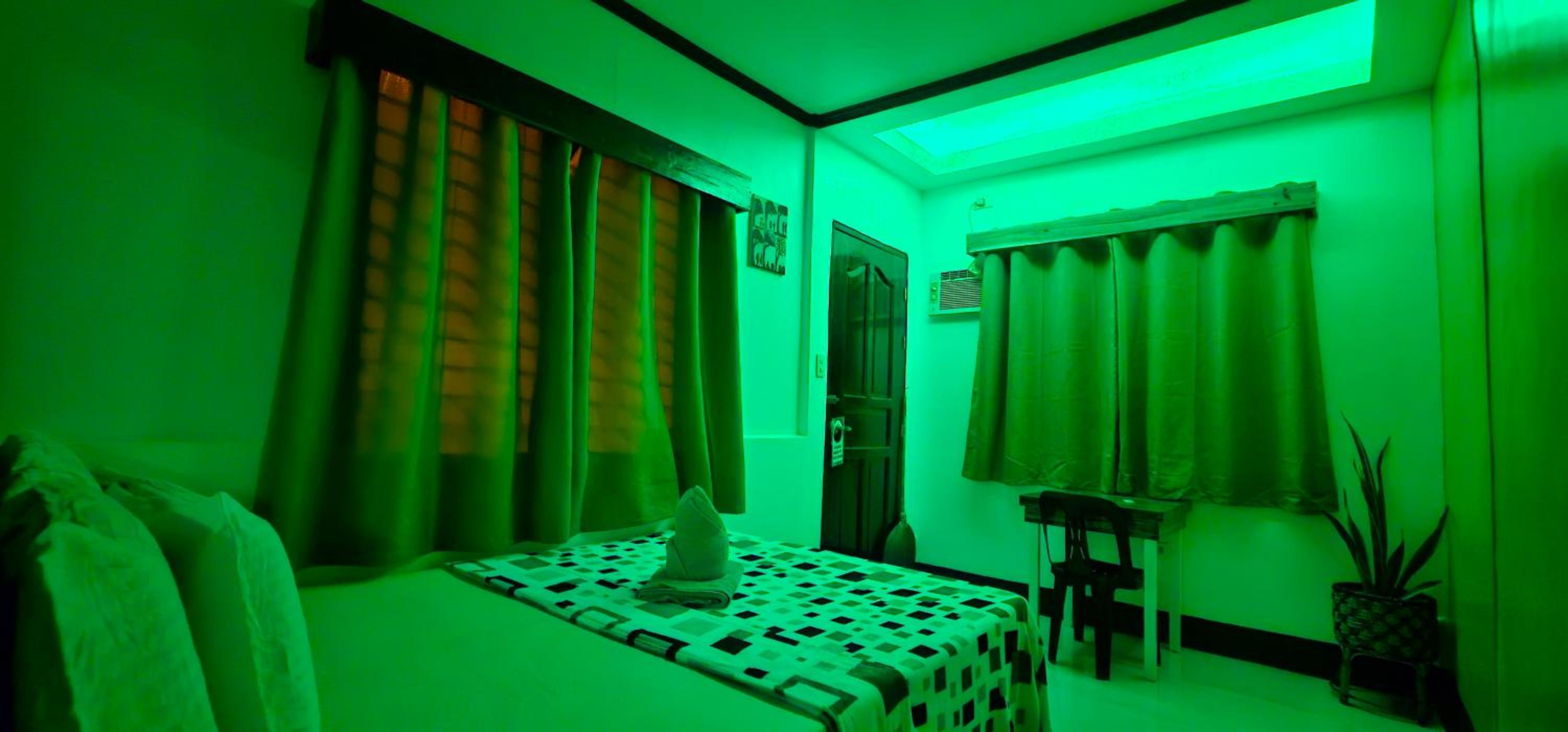 Deluxe Double Room with Side Sea View - Photo 3