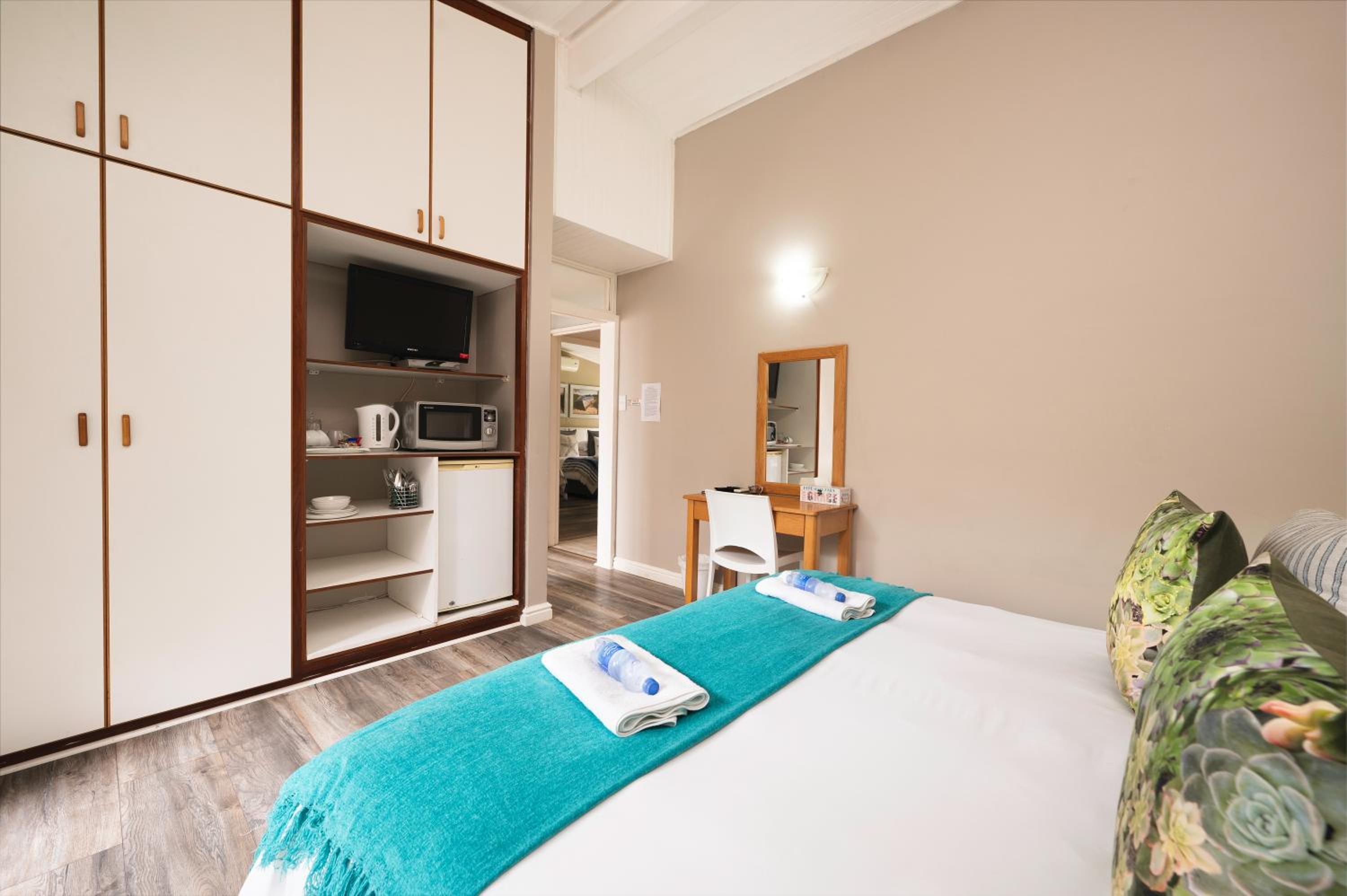 Double or Twin Room photo 3