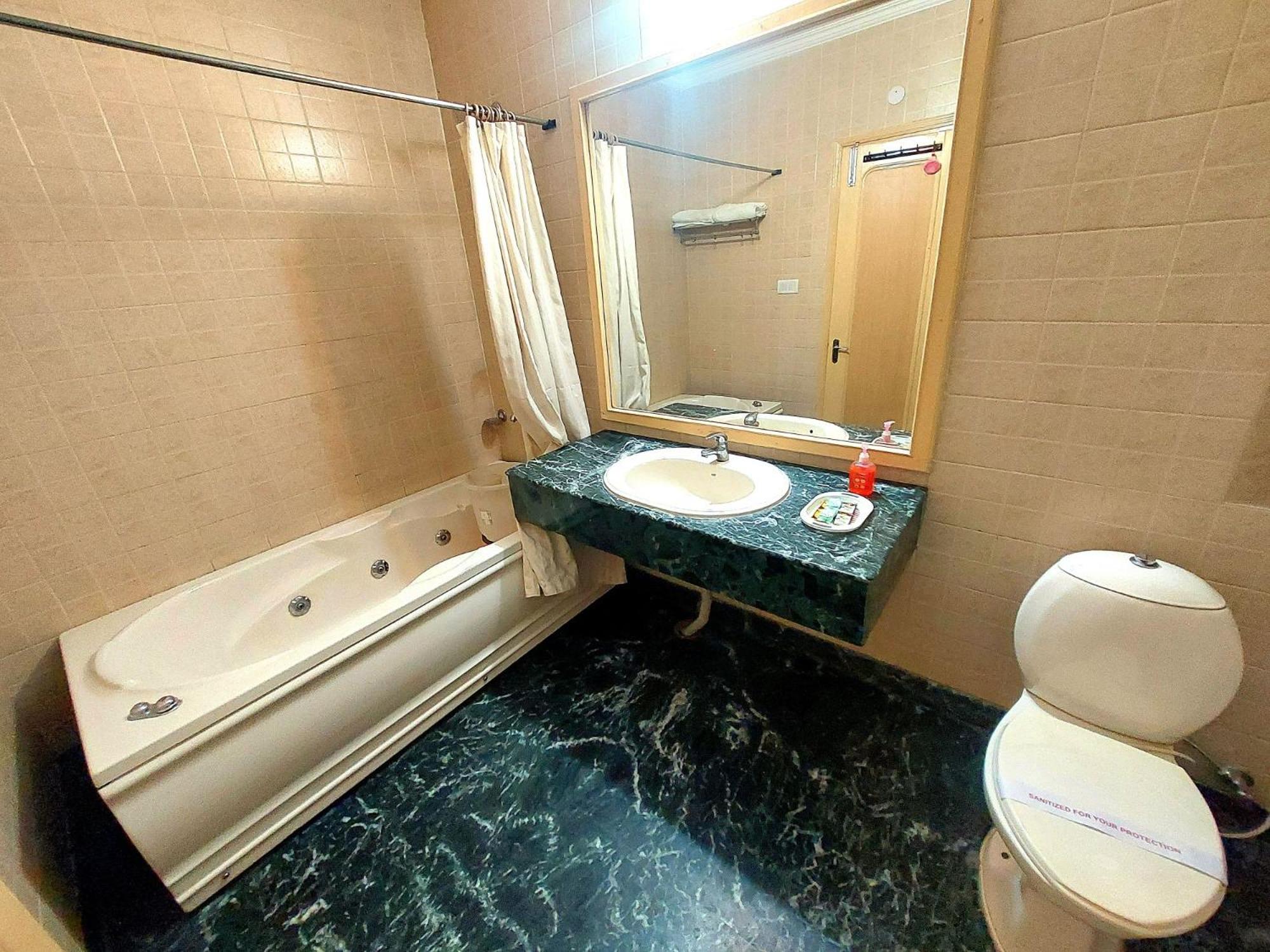 Deluxe Room - Photo 2