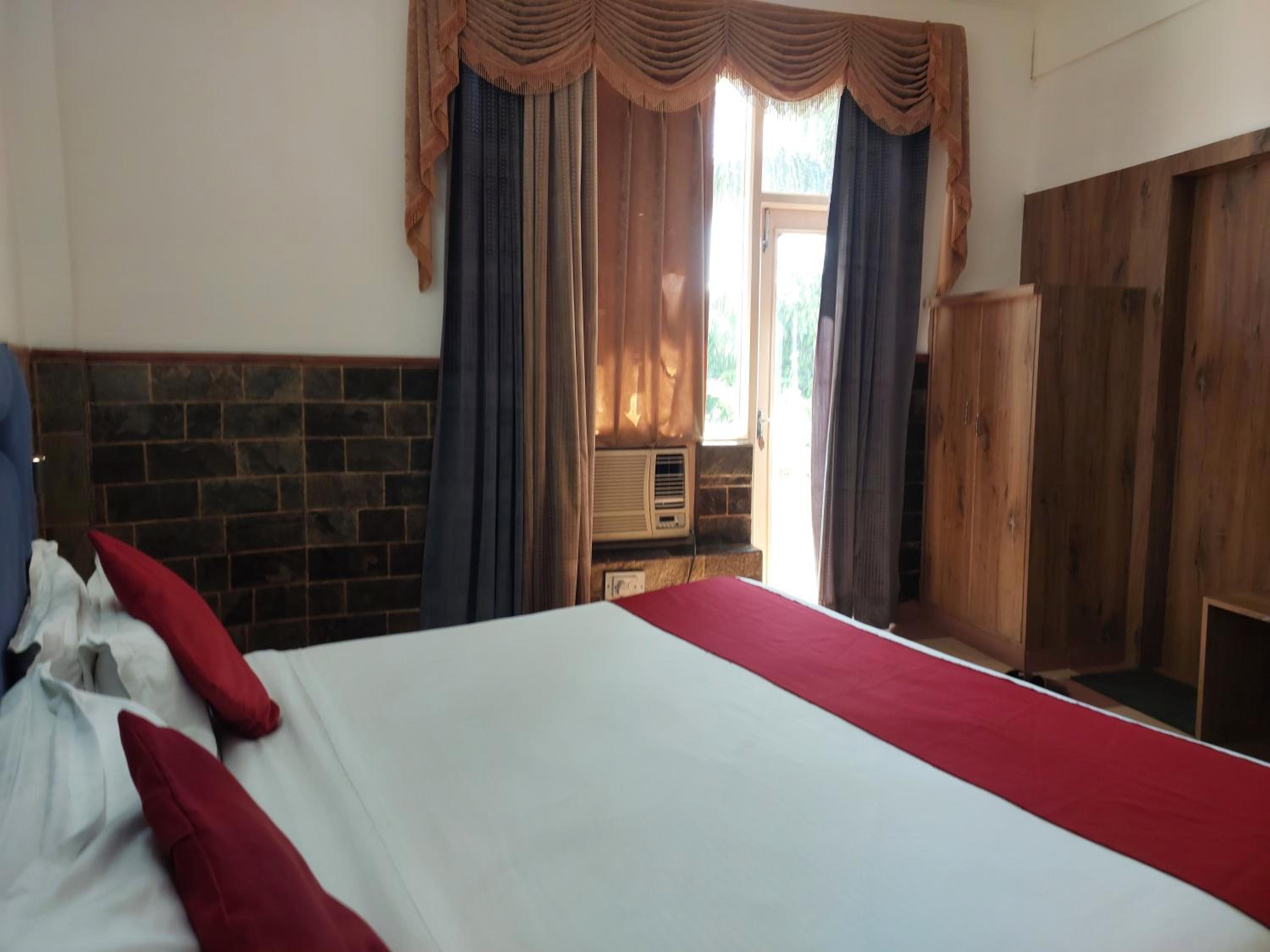 Deluxe Room - Photo 4