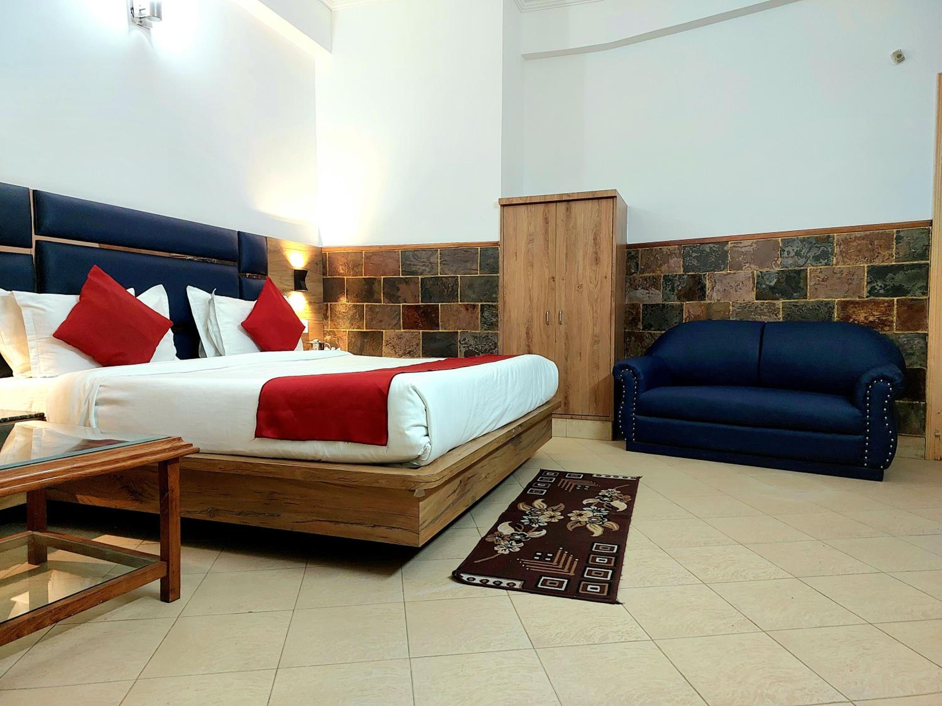 Deluxe Room - Photo 5