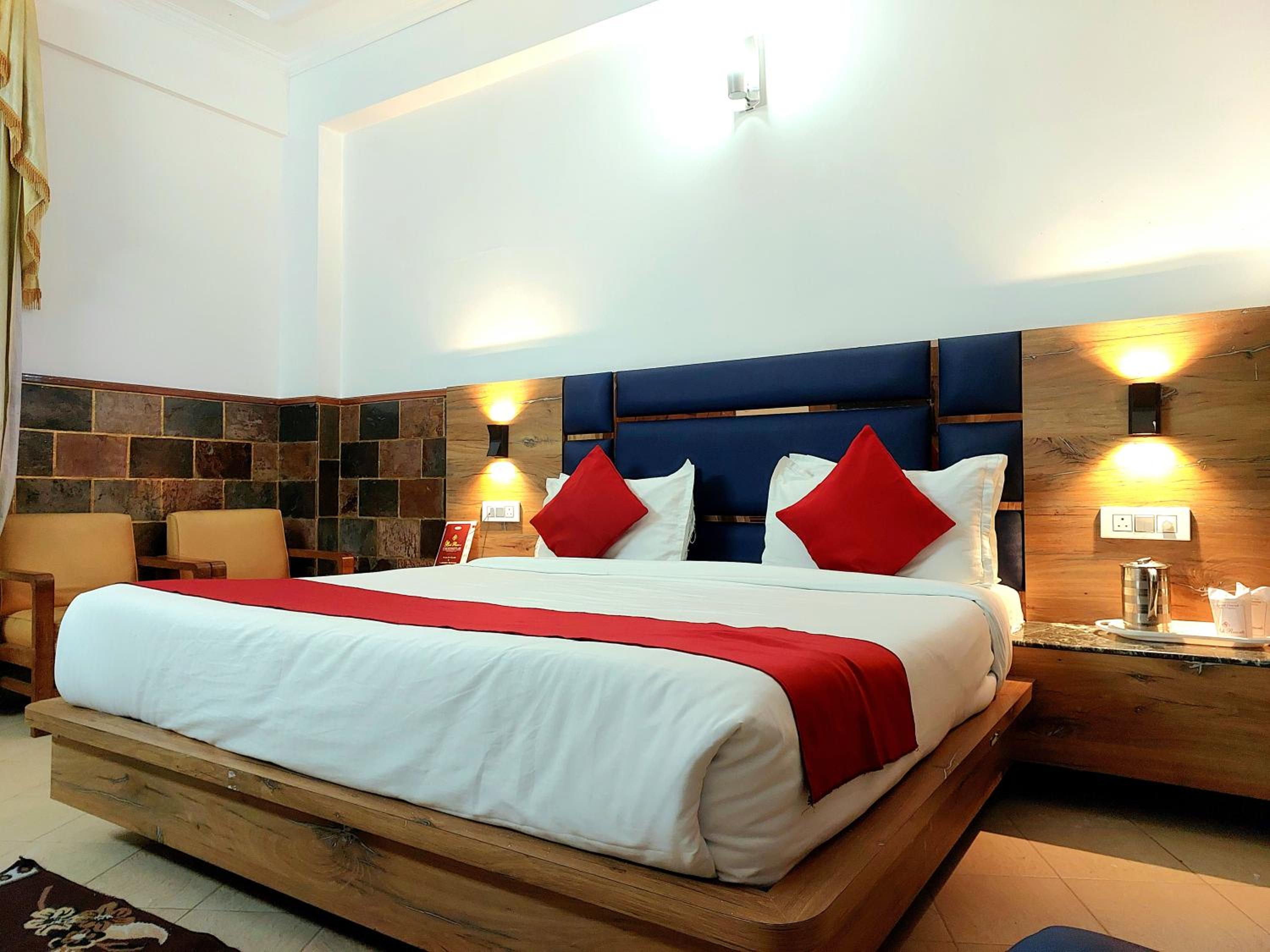 Deluxe Room - Photo 6