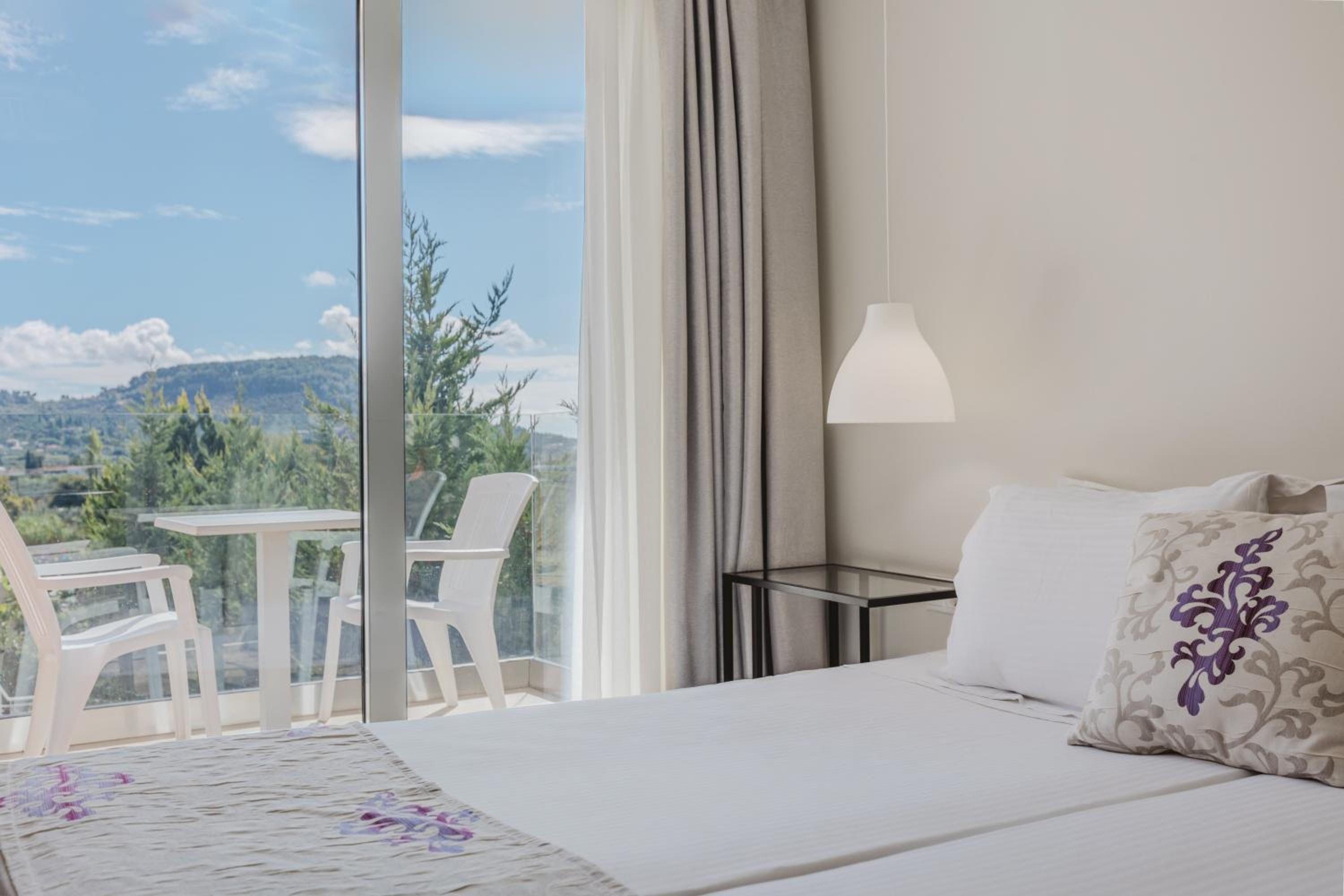 Deluxe Double Room with Balcony - Photo 2