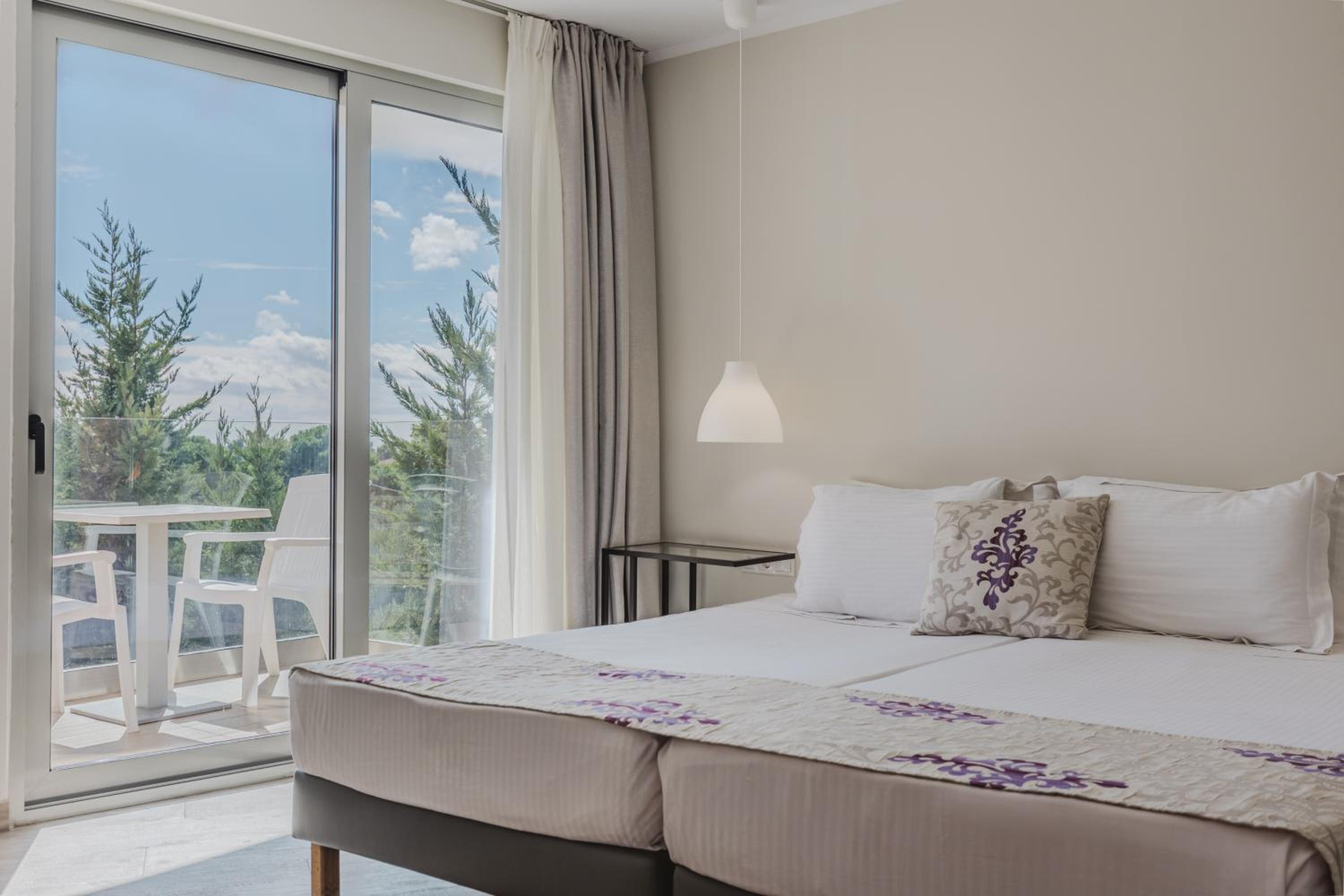 Deluxe Double Room with Balcony - Photo 3