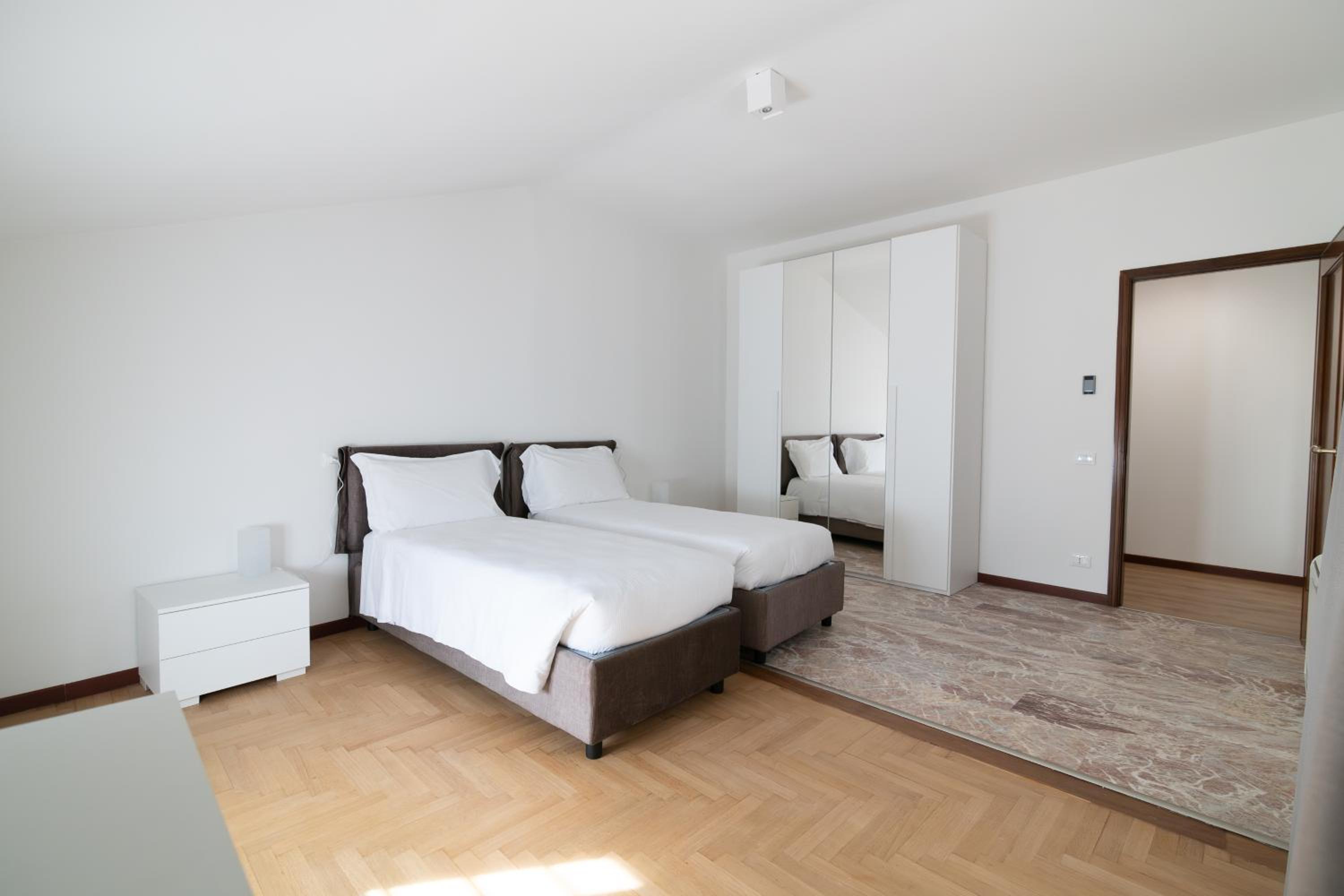 One-Bedroom Apartment photo 3