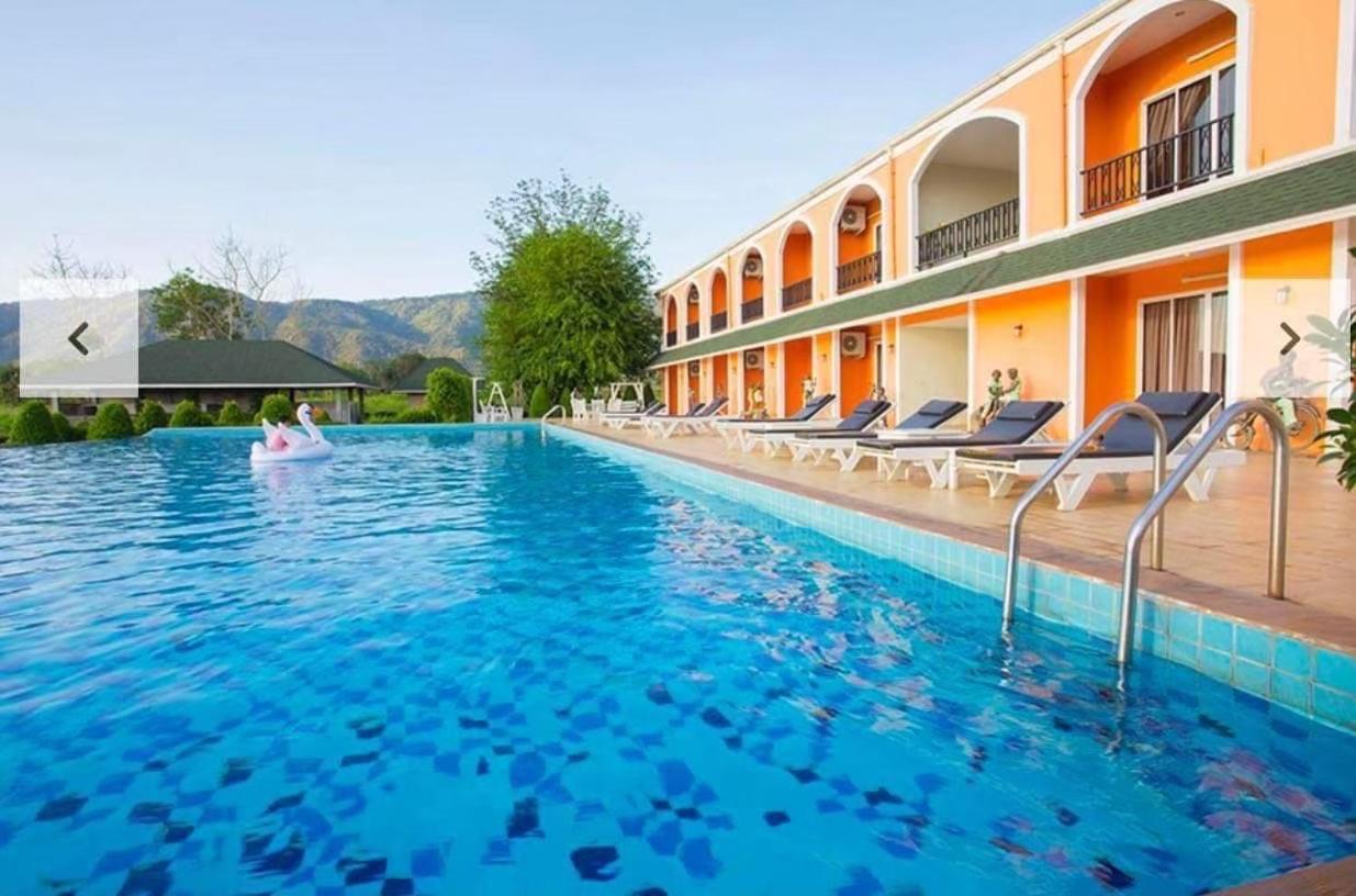 Double or Twin Room with Pool View - Photo 5