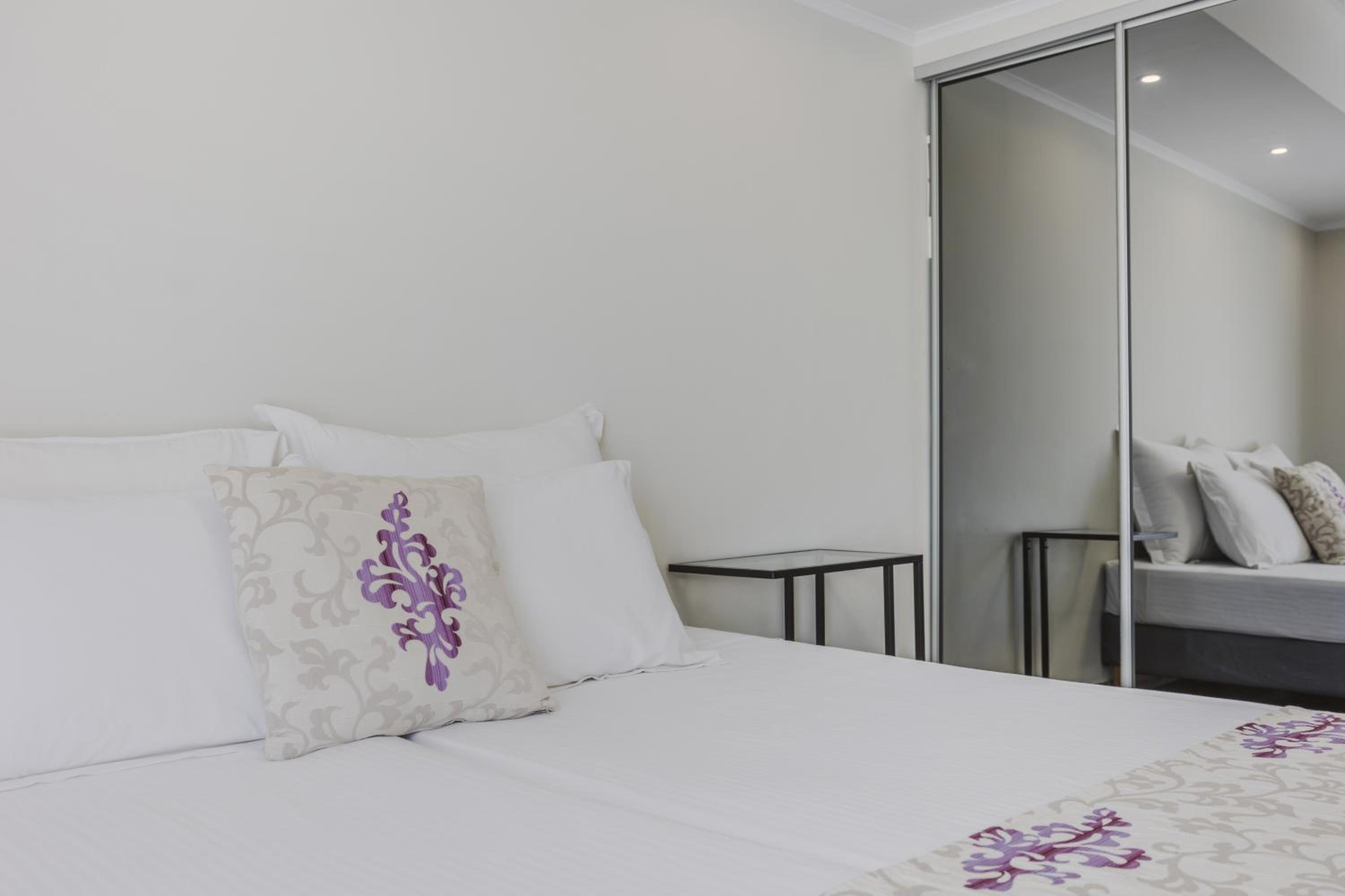 Suite with City View - Photo 5