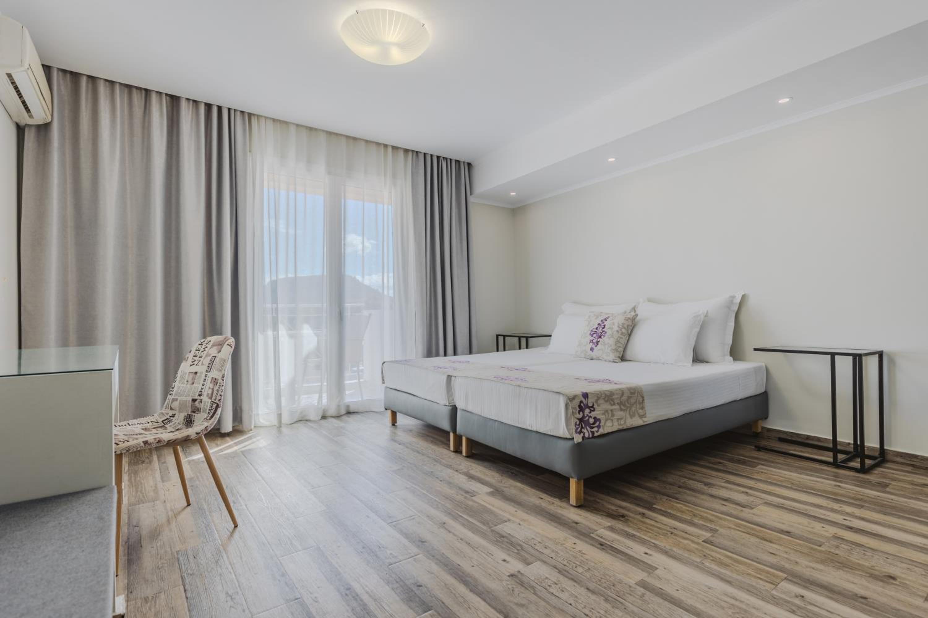 Suite with City View - Photo 1