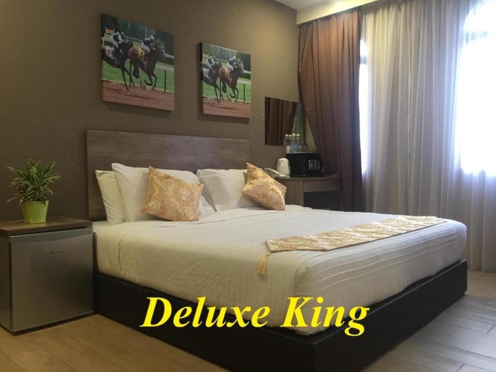 Deluxe King Room photo 1