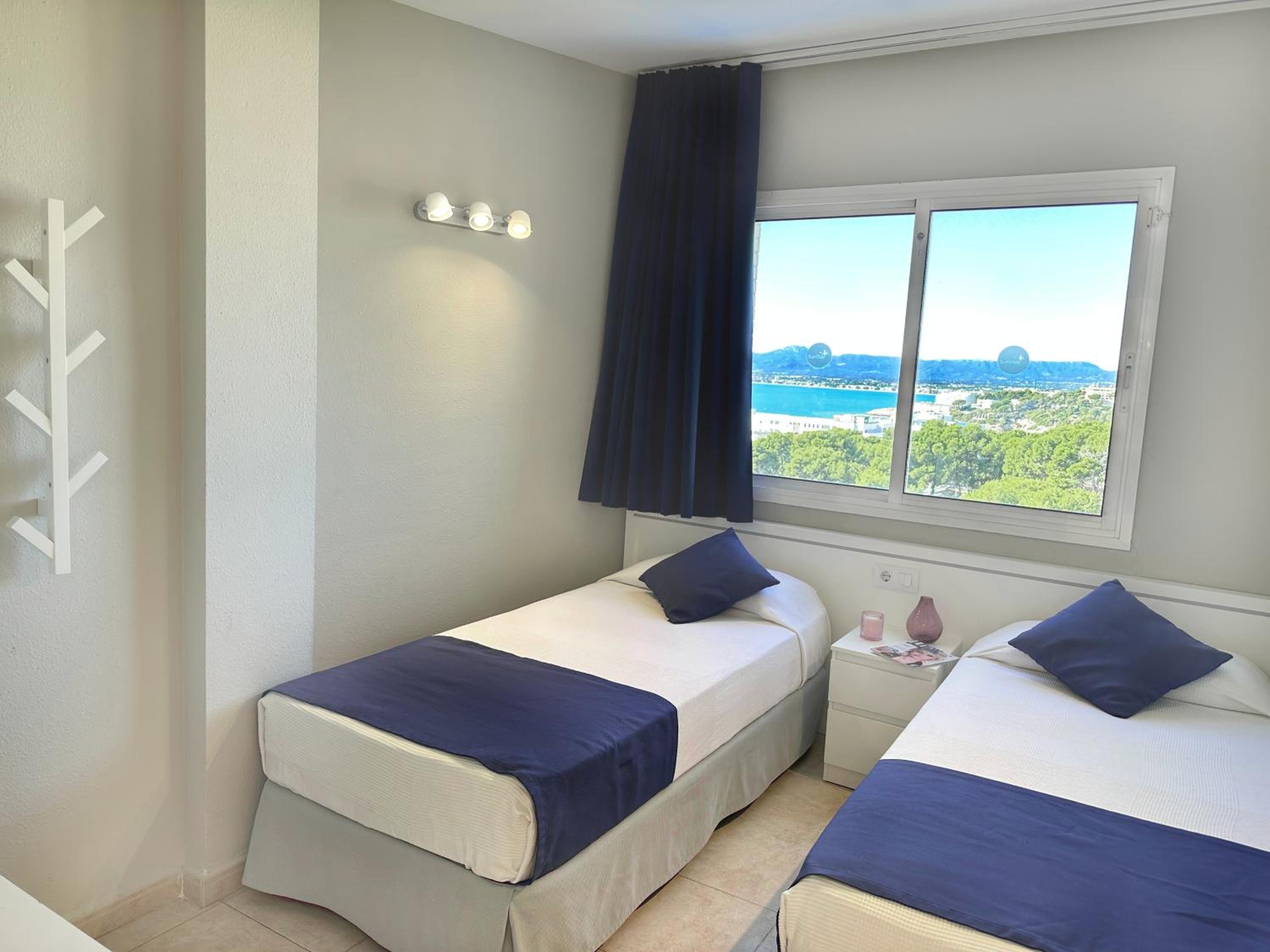 Two-Bedroom Apartment with Sea View photo 3