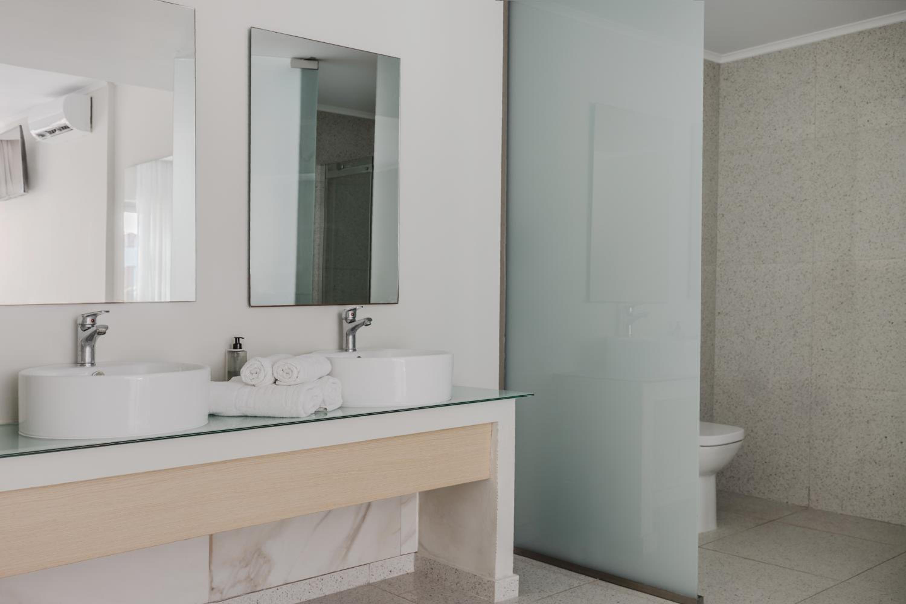 Suite - Photo 5