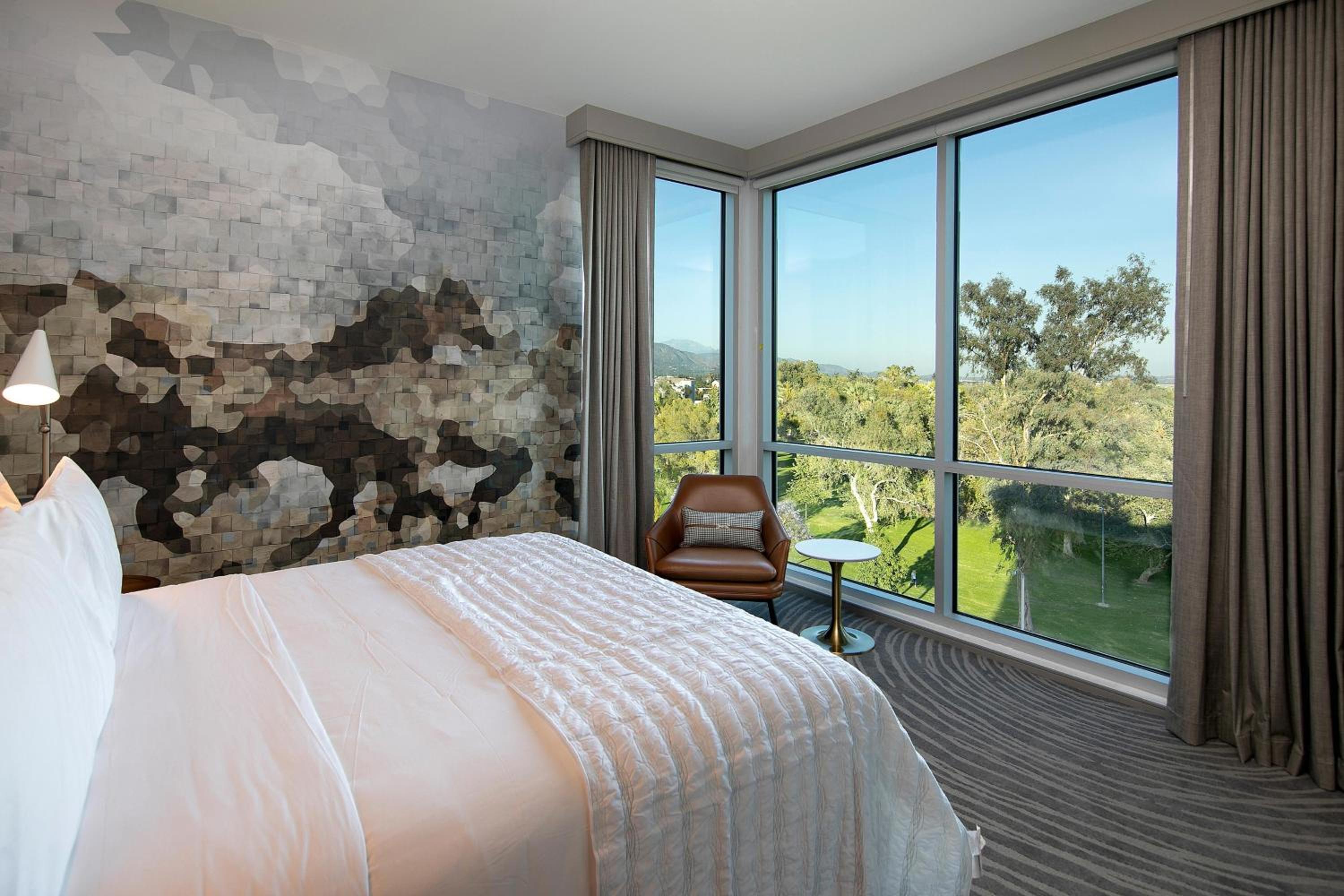1 Bedroom Suite with 1 King, Sofa bed - Photo 5